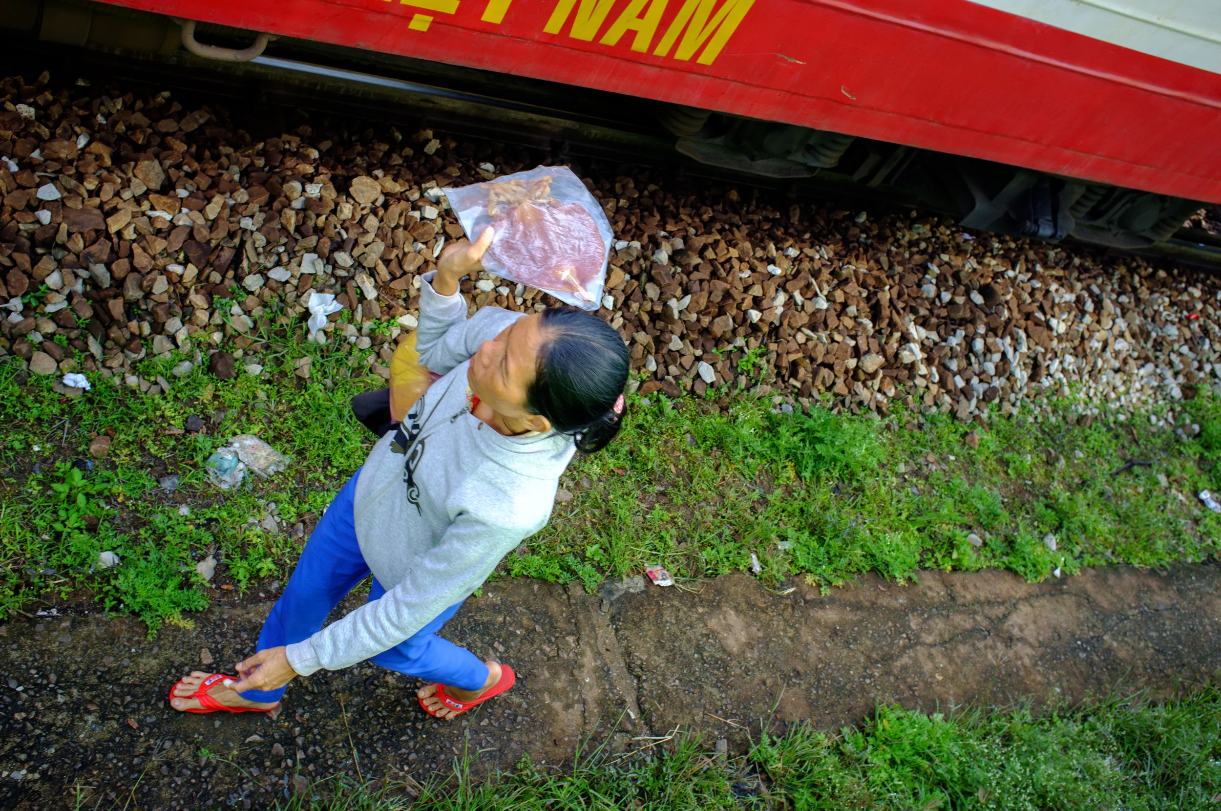 Selling snacks in between stopped trains