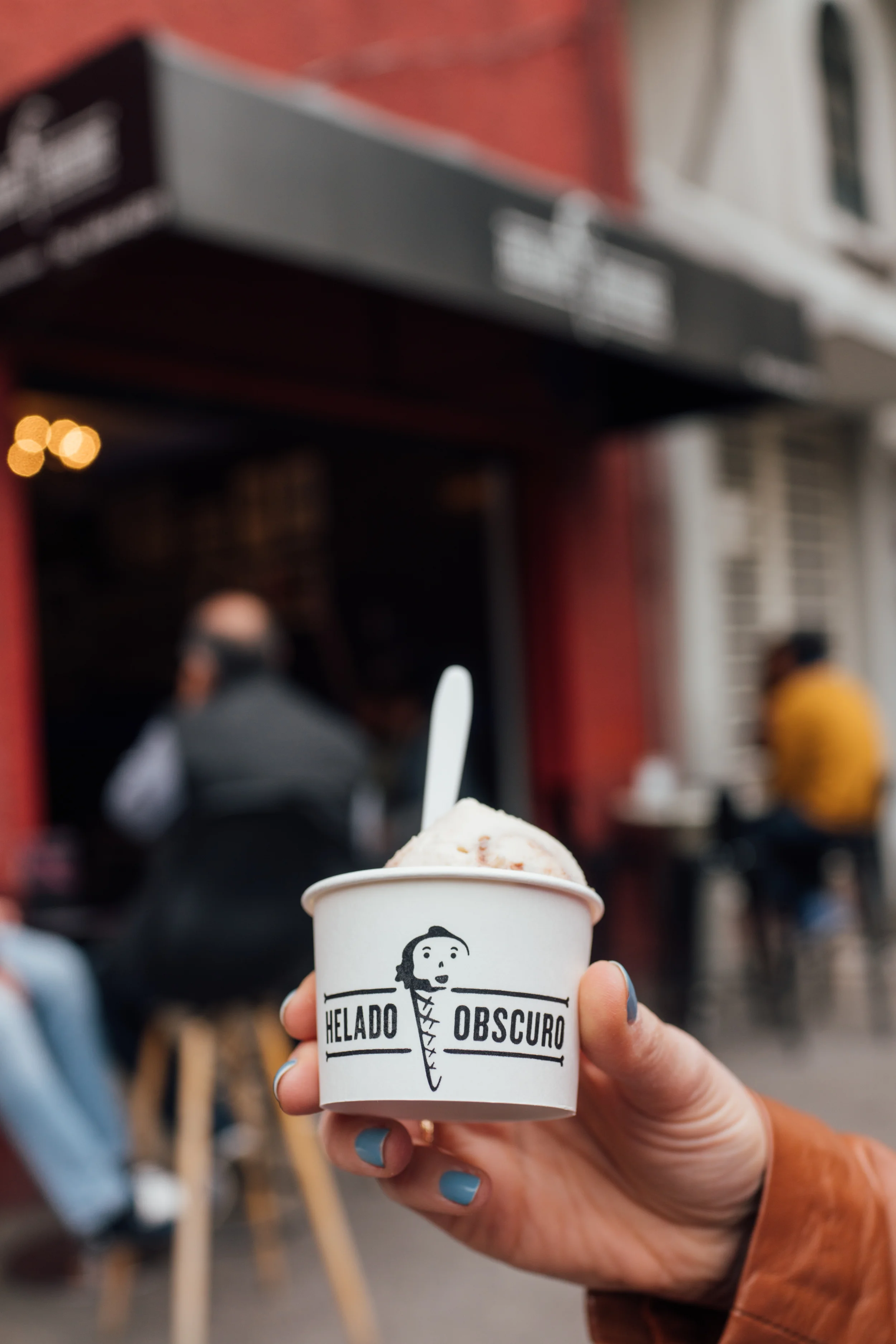 "Alice in Wonderbra", Helado Obscuro