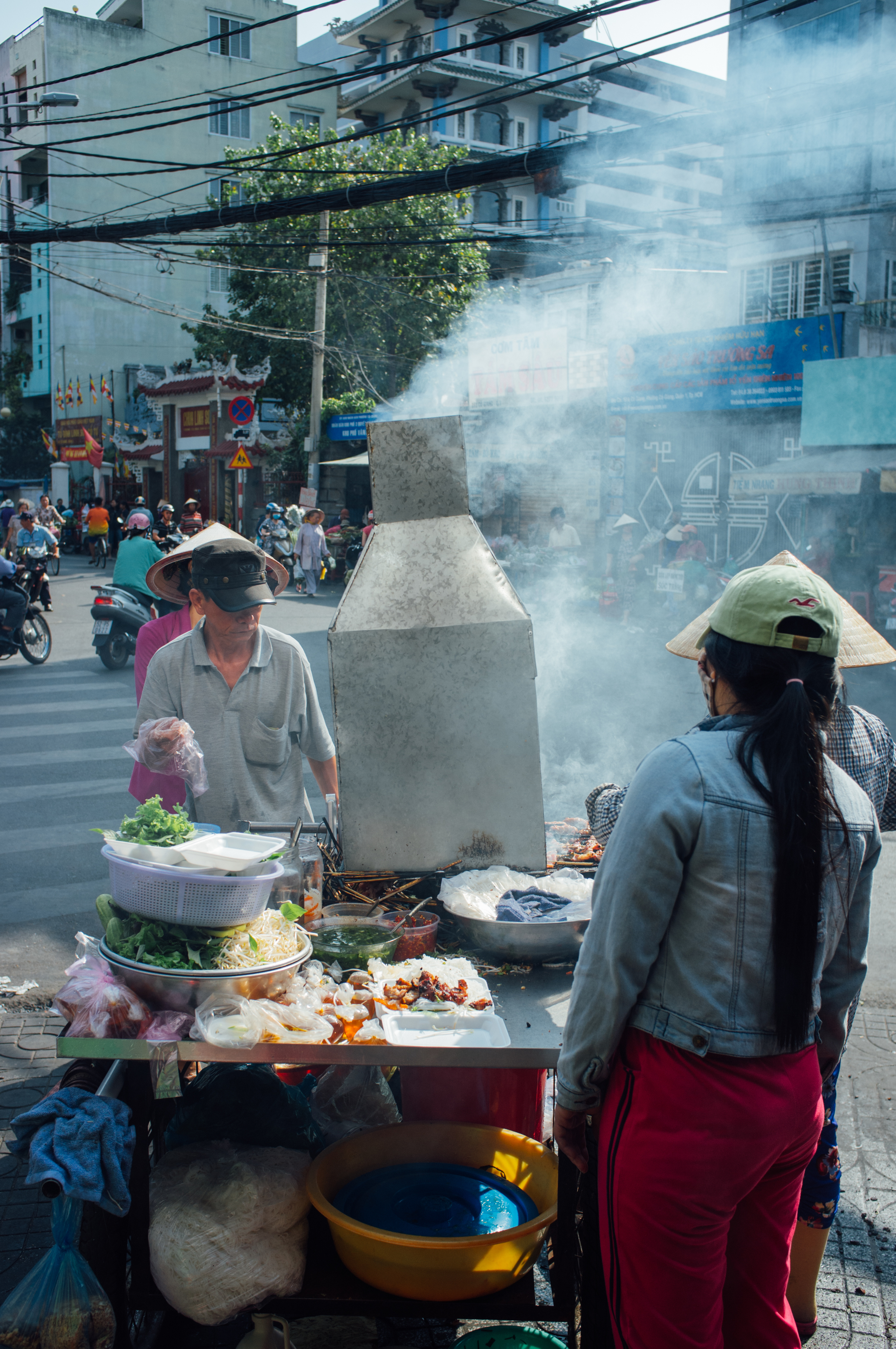 Bún thịt nướng for breakfast on the street