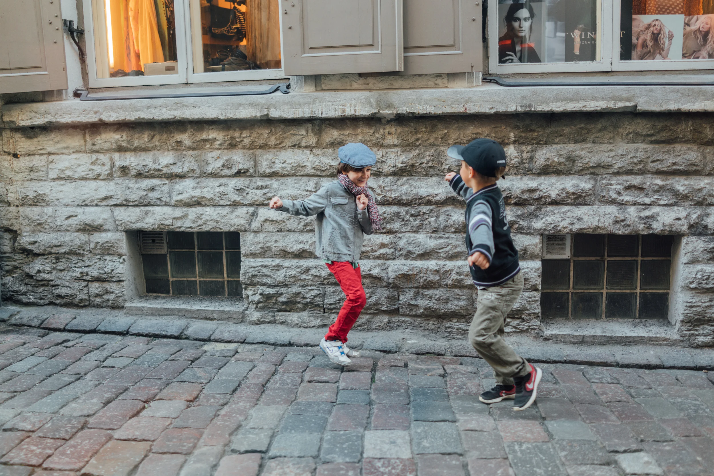 My window-seat view of kids playing out on the street on Müürihave