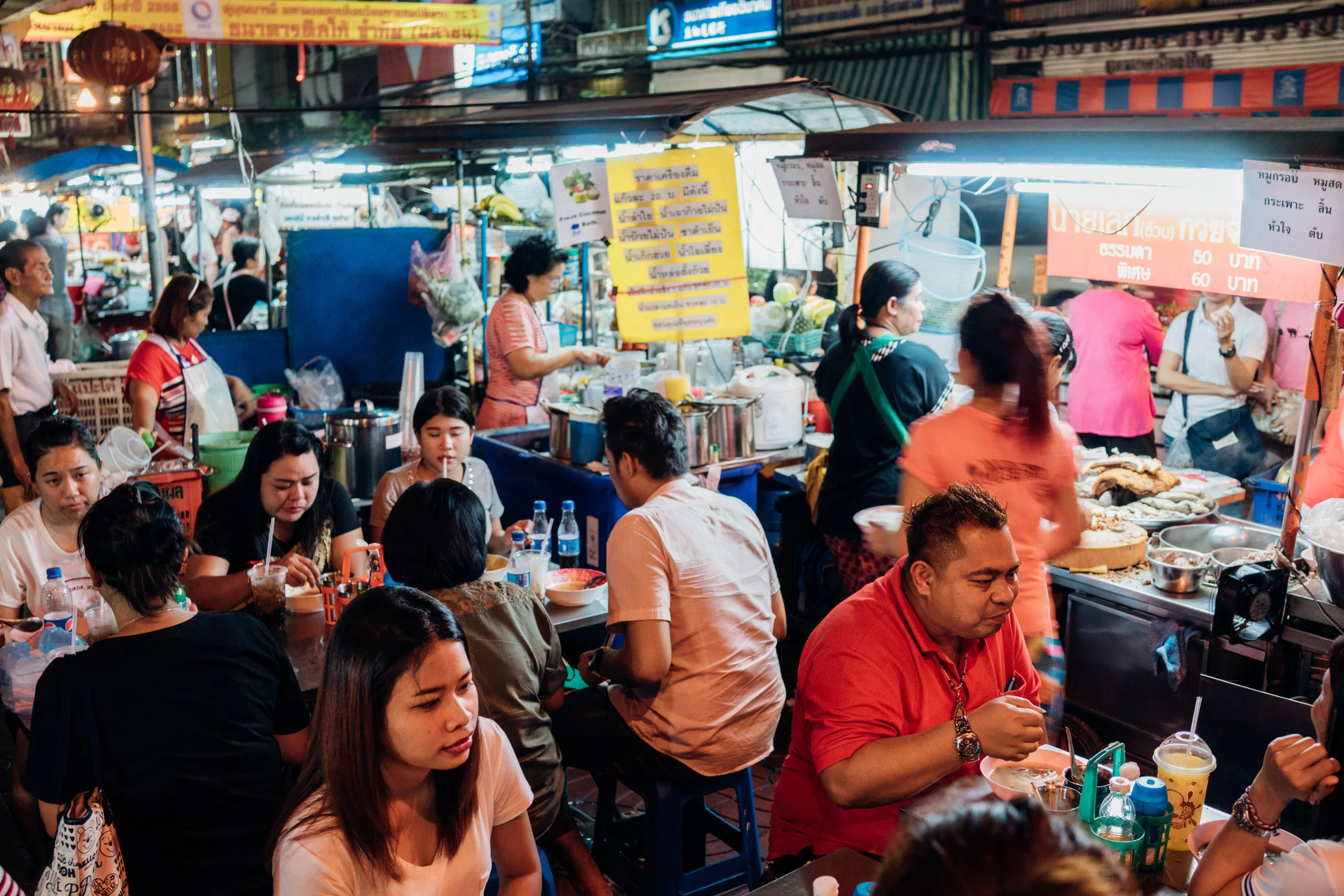 The crowd at Kuay Jab Nay Lek on a Sunday night in Bangkok's Chinatown
