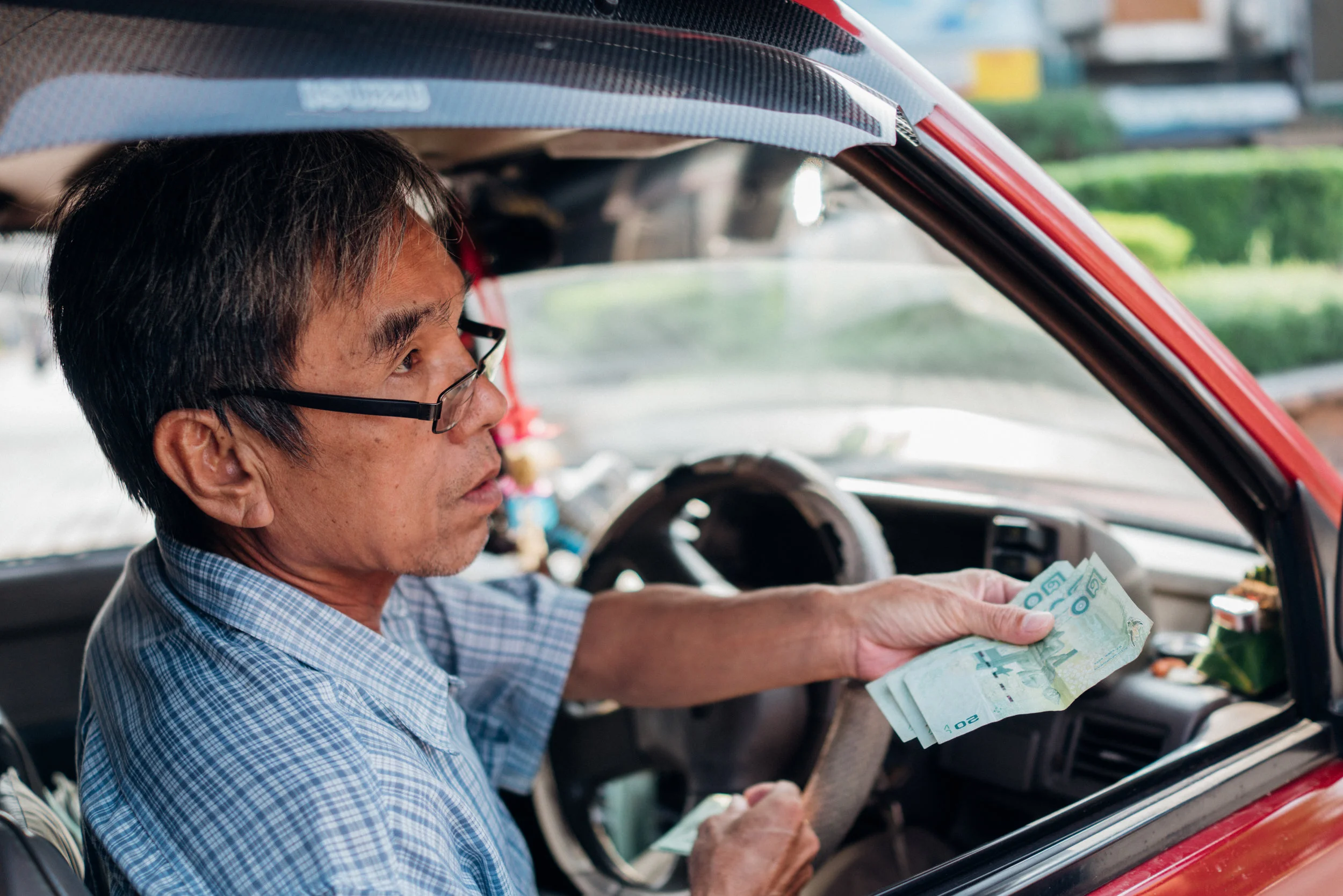 Exchanging baht for a songthaew ride