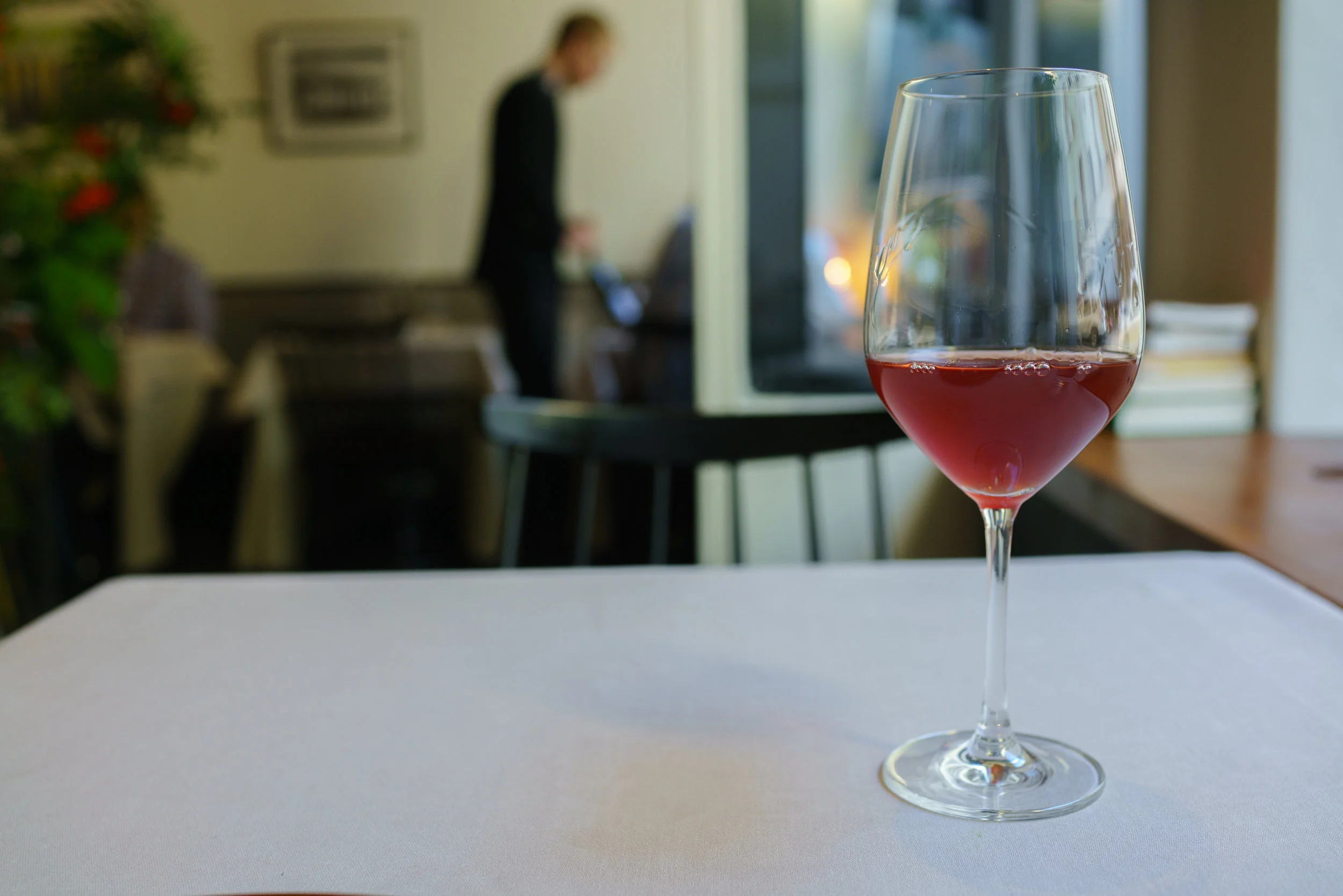 Beautiful color of the 2010 Domaine Etienne et Sébastien Riffault "Les Quarterons" Sancerre