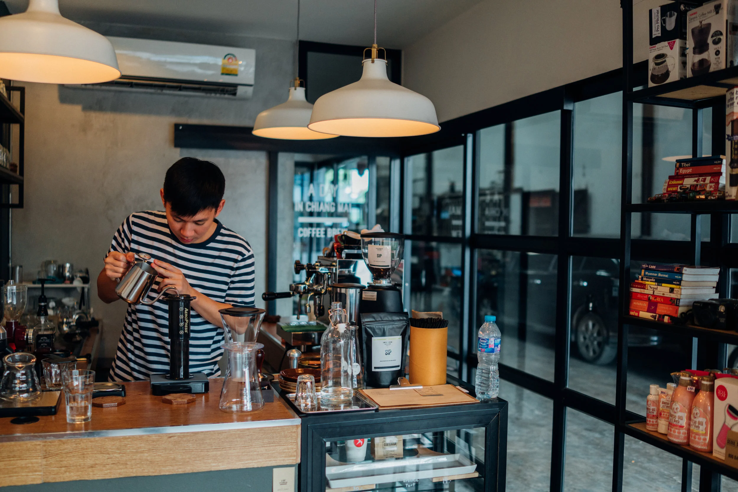 Tirawot brewing an Aeropress