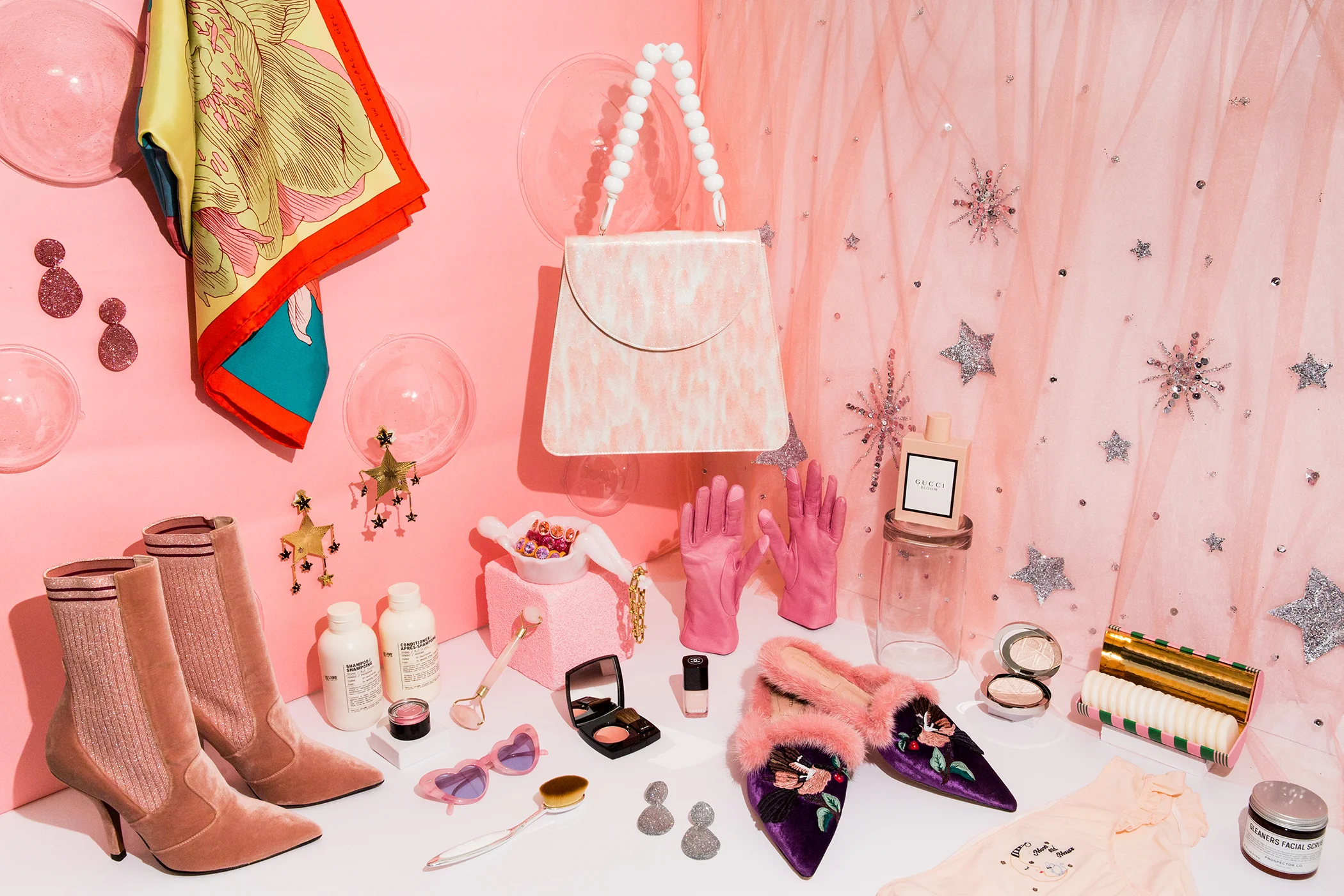 Gift-Guide-Man-Repeller-Dec-2017-Glinda-3774.jpg