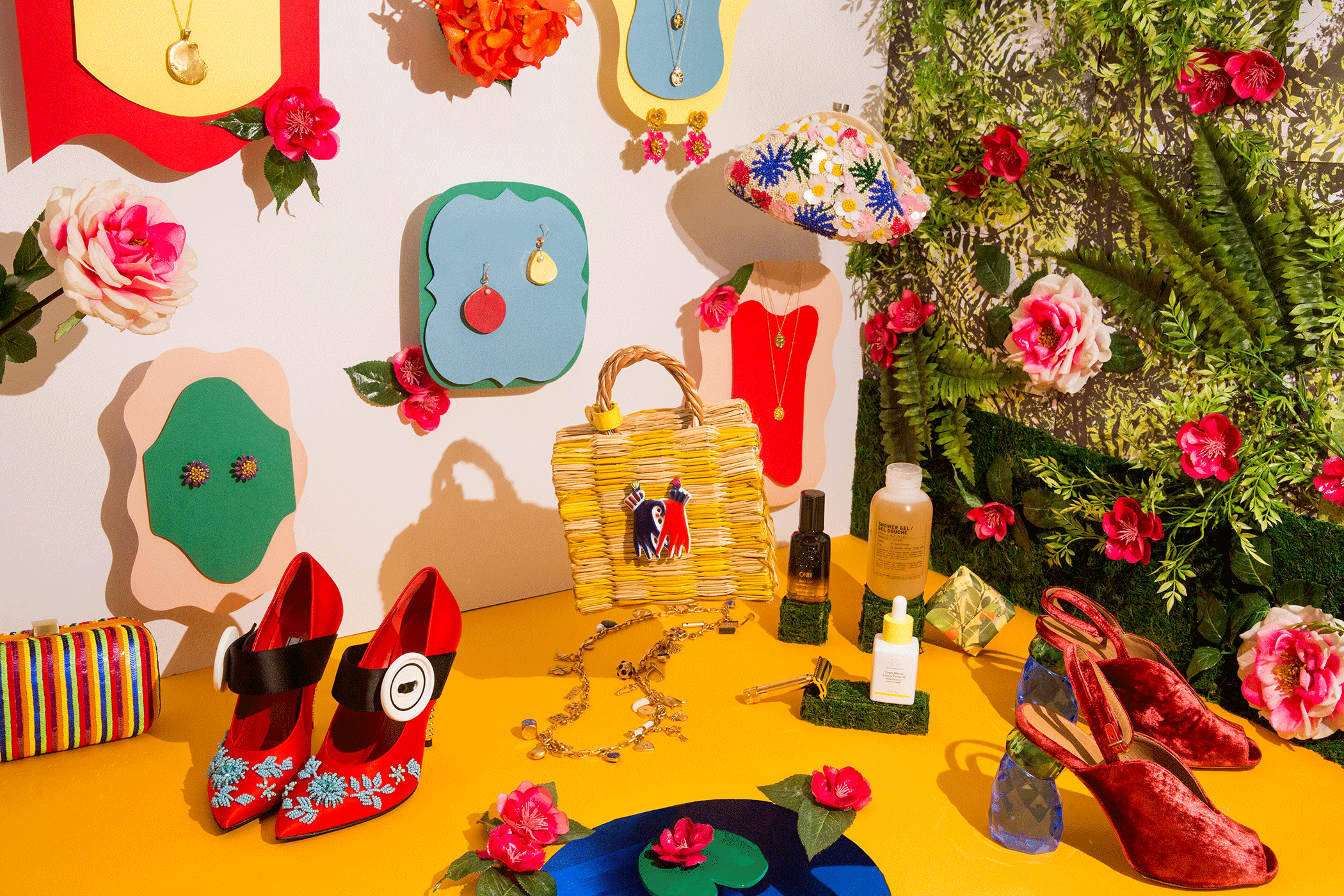 Gift-Guide-Man-Repeller-Dec-2017-Munchkin-3522-1.gif