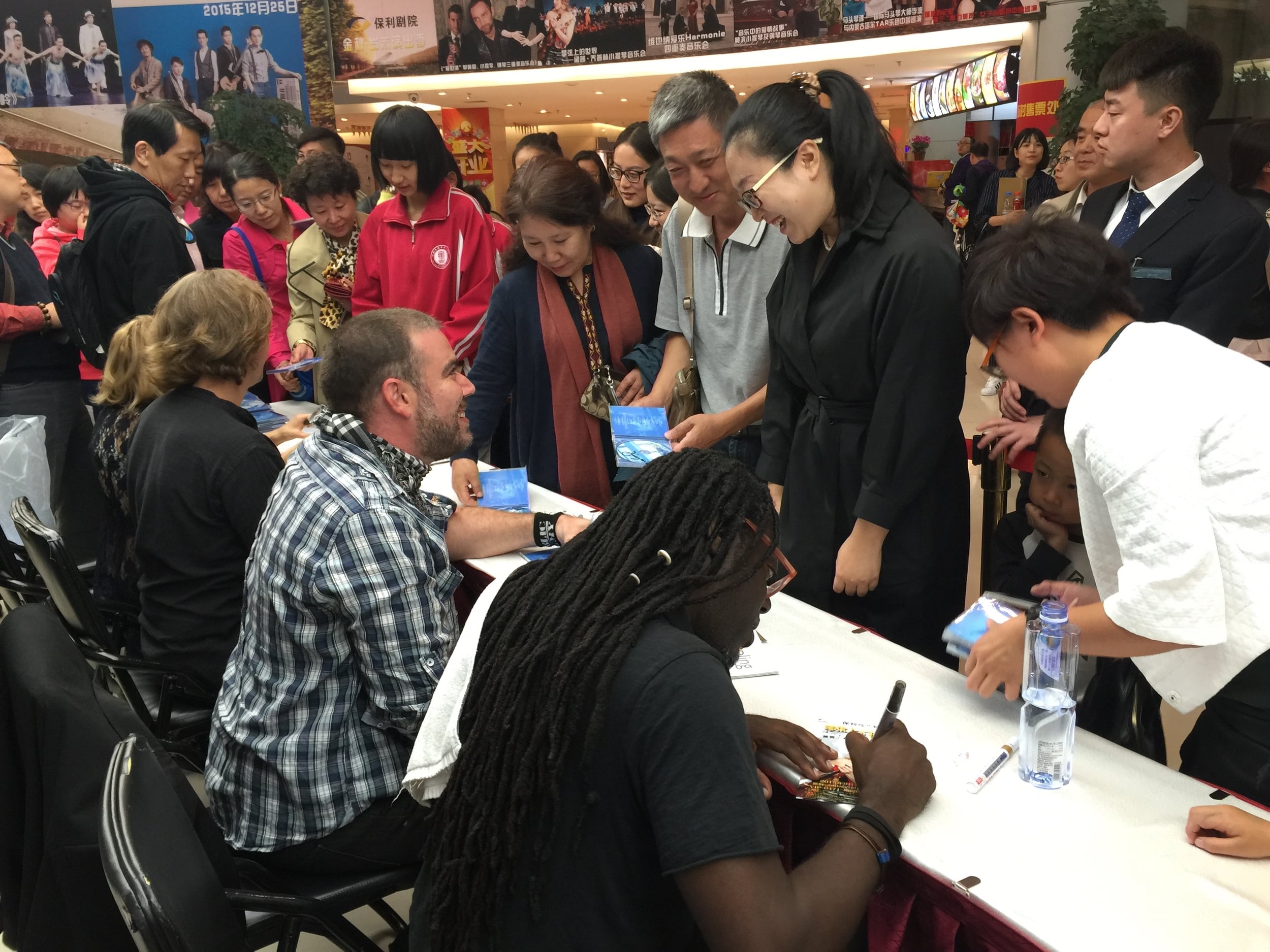 china-signing-autographs