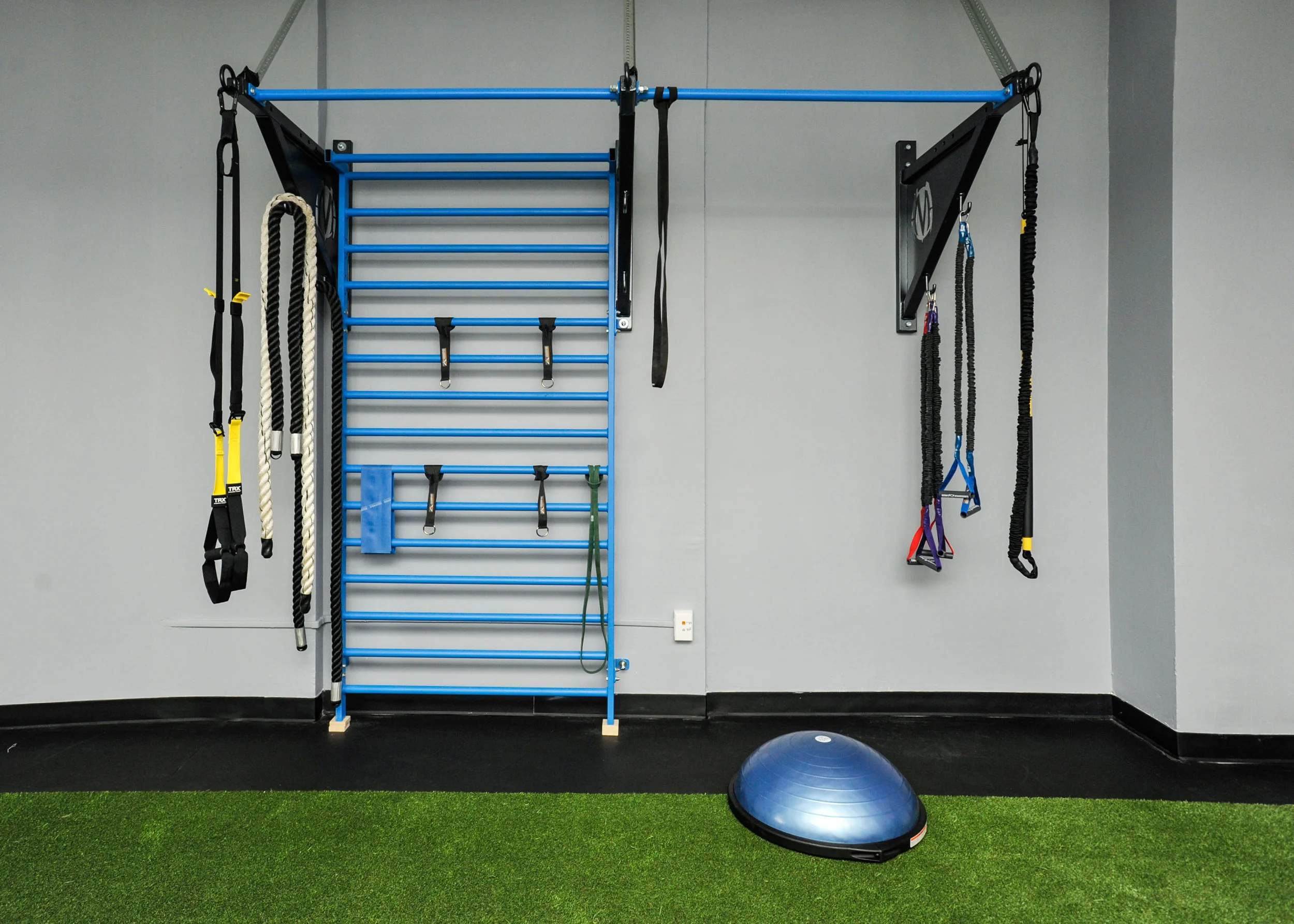 NY Sports Med Pull-Up Bracket with Stall Bars.jpg