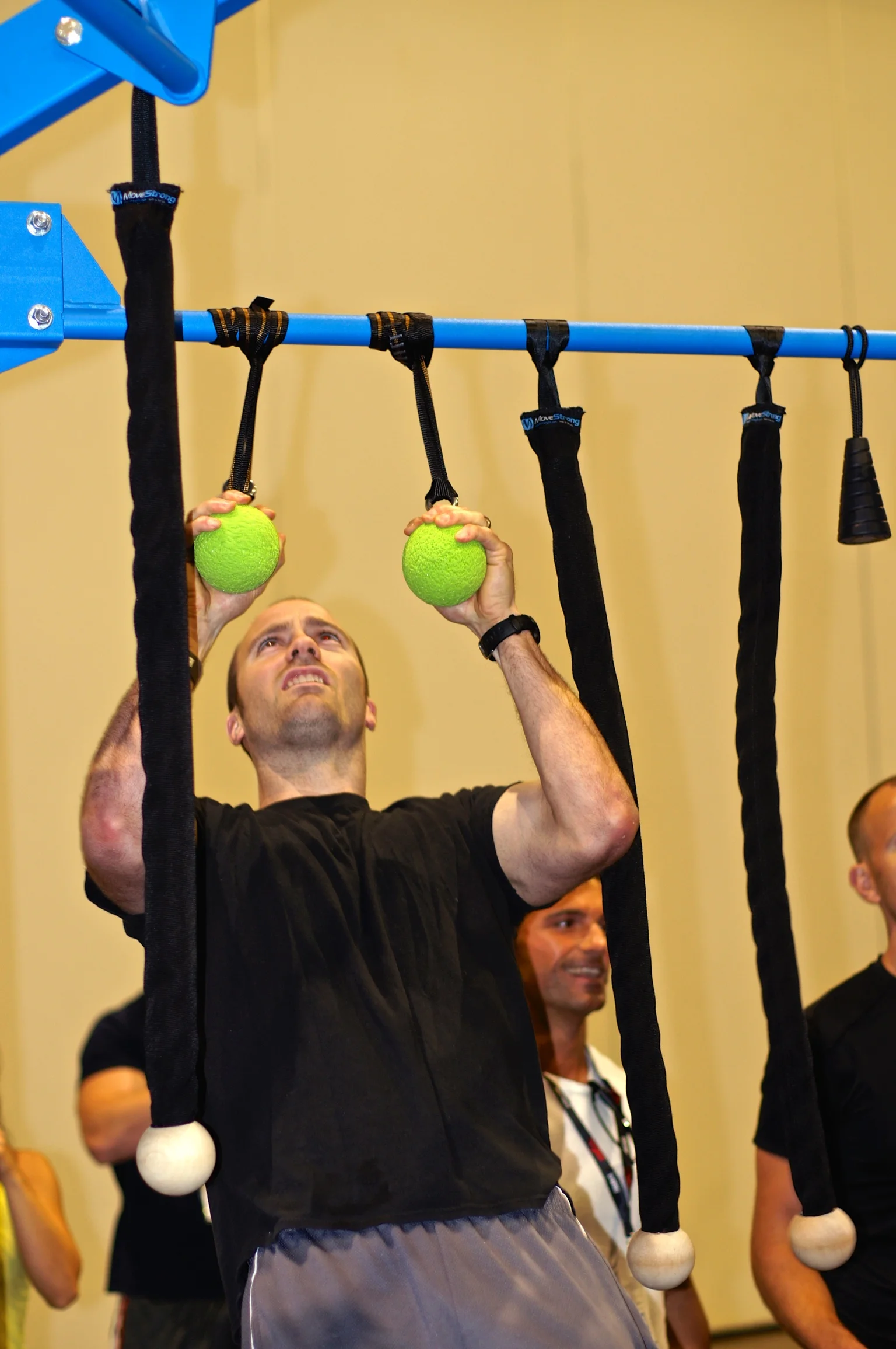 Globe grip strength pull-up
