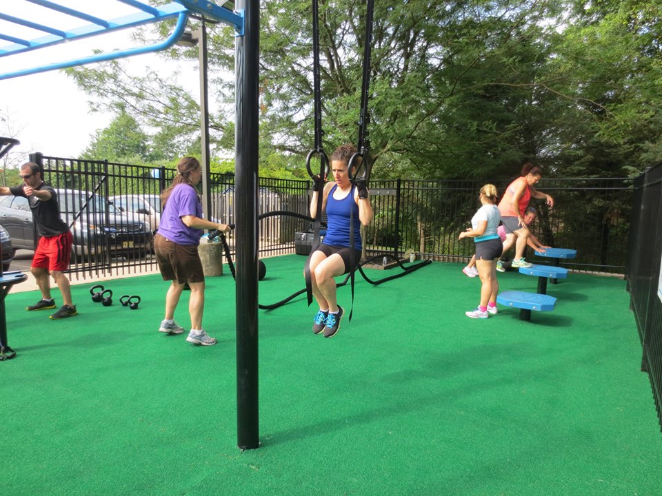 Outdoor group workout class MoveStrong