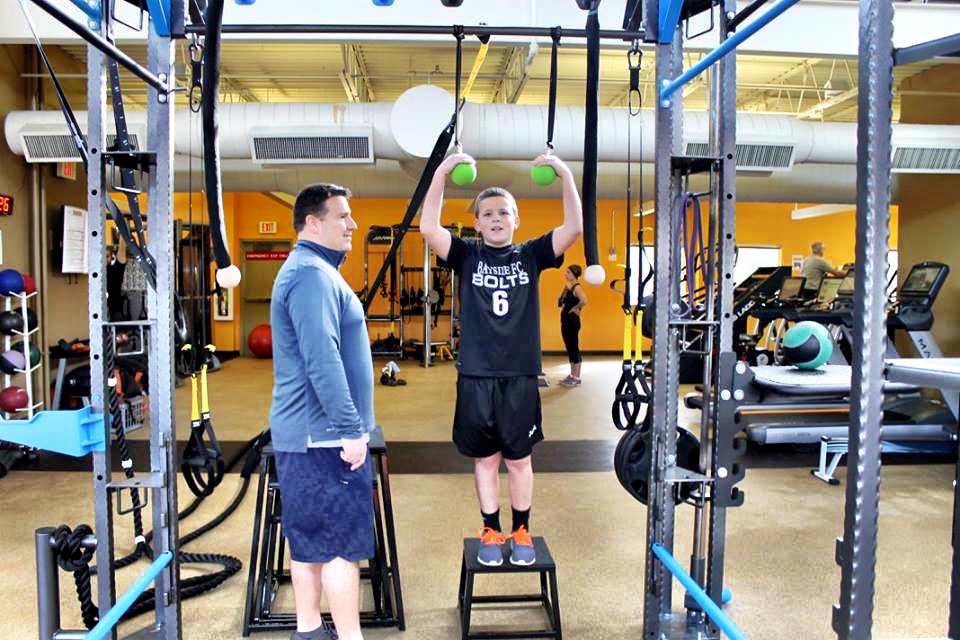 Grip strength pull-ups on the MoveStrong FTS with the hanging globes