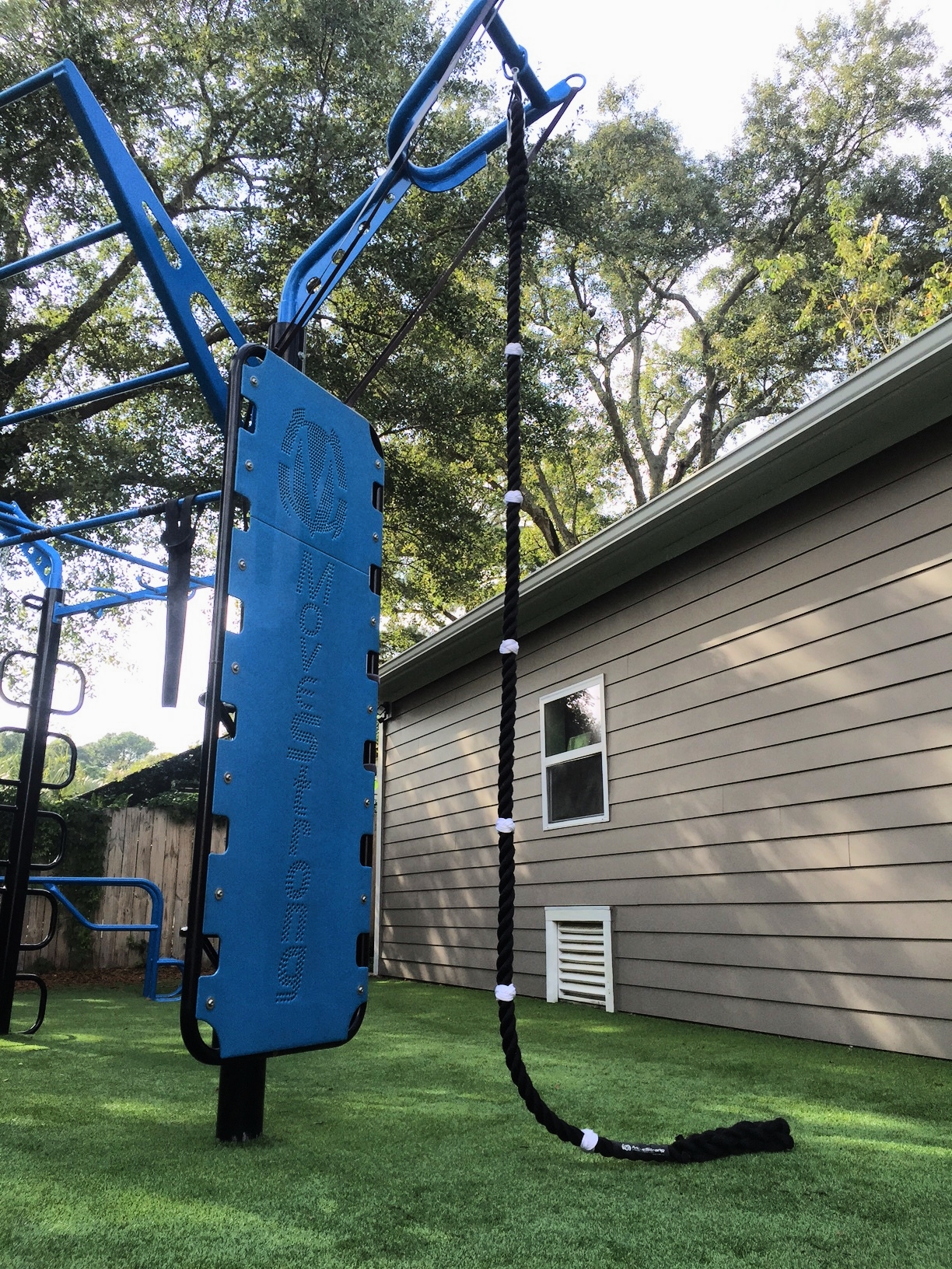 Outdoor fitness climbing rope