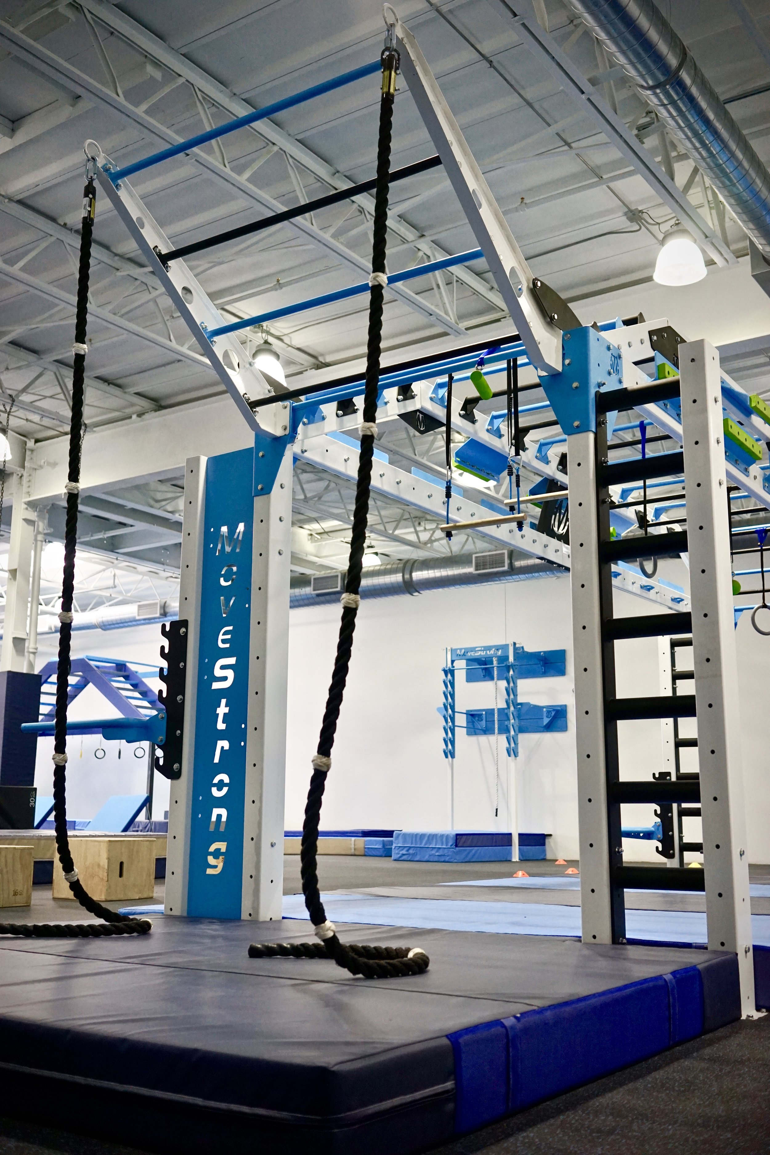 Climber bar with Rope Climb stations