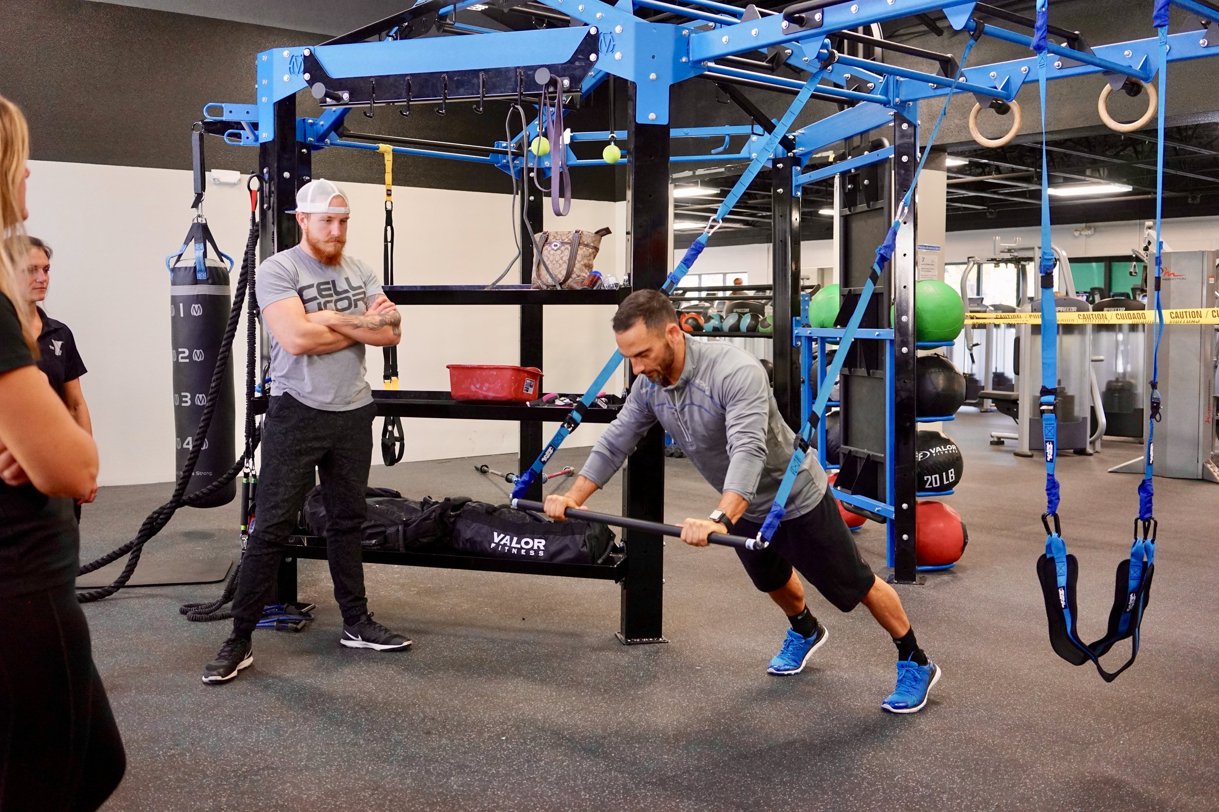 Suspension bar chest press