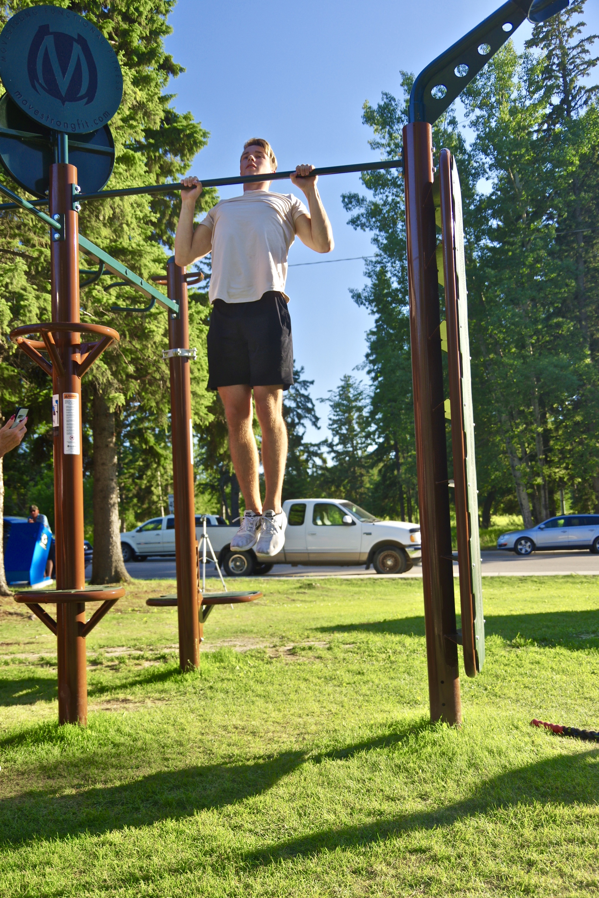 Pull-up bar for outdoor use