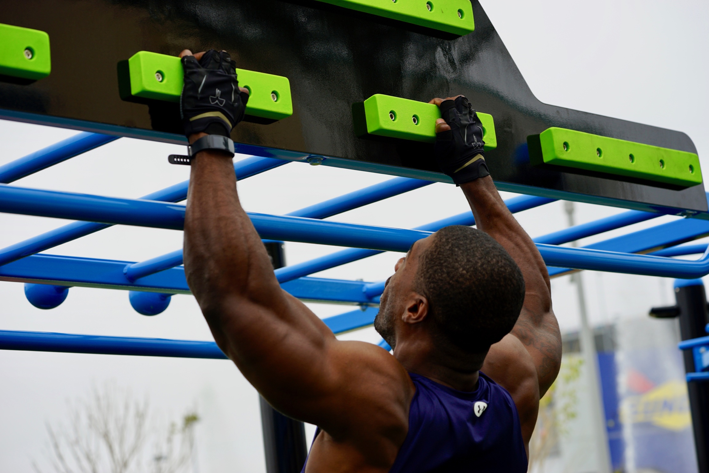 Cliff Hanger Obstacle 