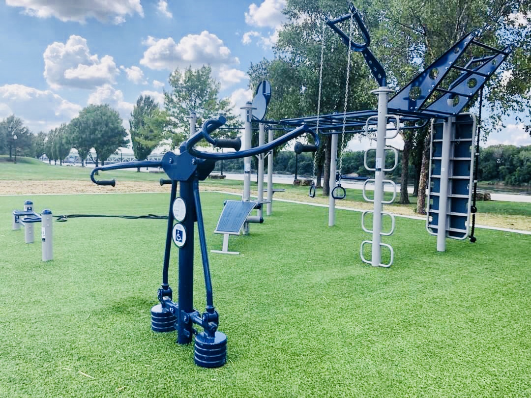 Outdoor Functional Fitness Gym Workout at Kansas City Park - MoveStrong