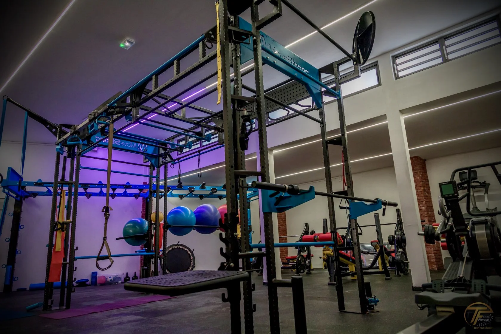 Island Gym Tahiti Fitness Creates Group Functional Training With MoveStrong