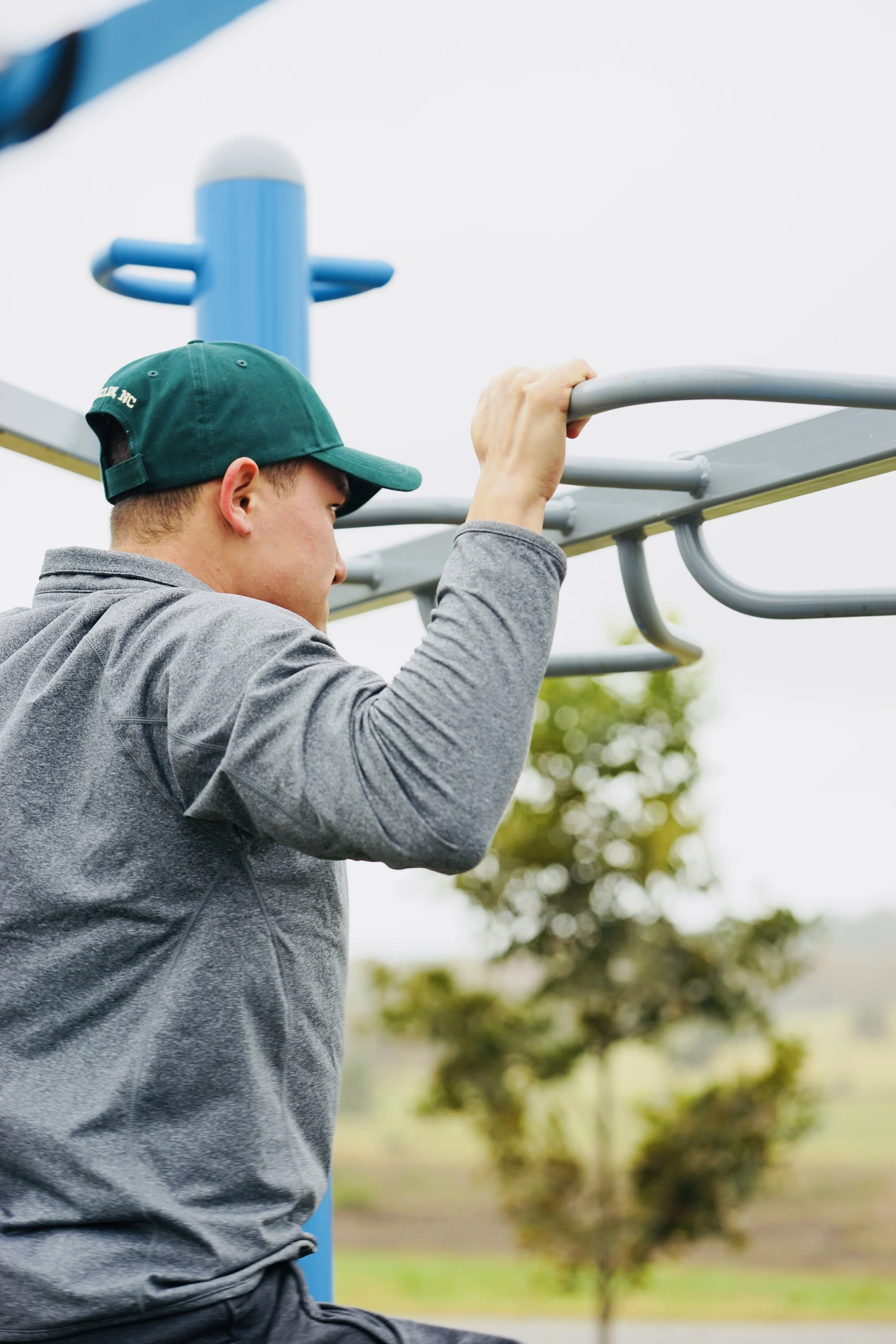 New Ergo Grip Pull-up Bar Design For Outdoor Functional Fitness Station