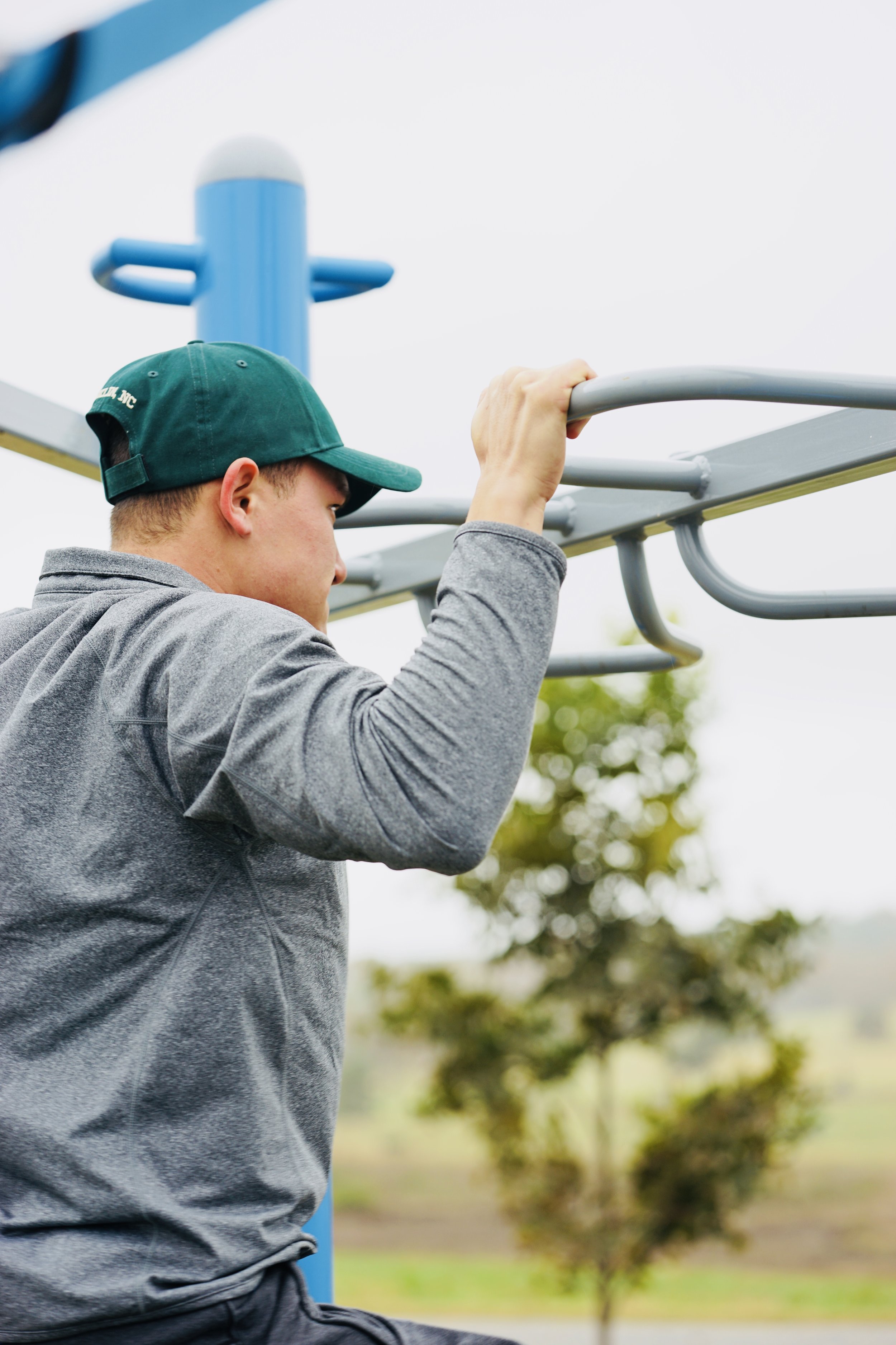 Outdoor Fitnes bodyweight pull-up bar