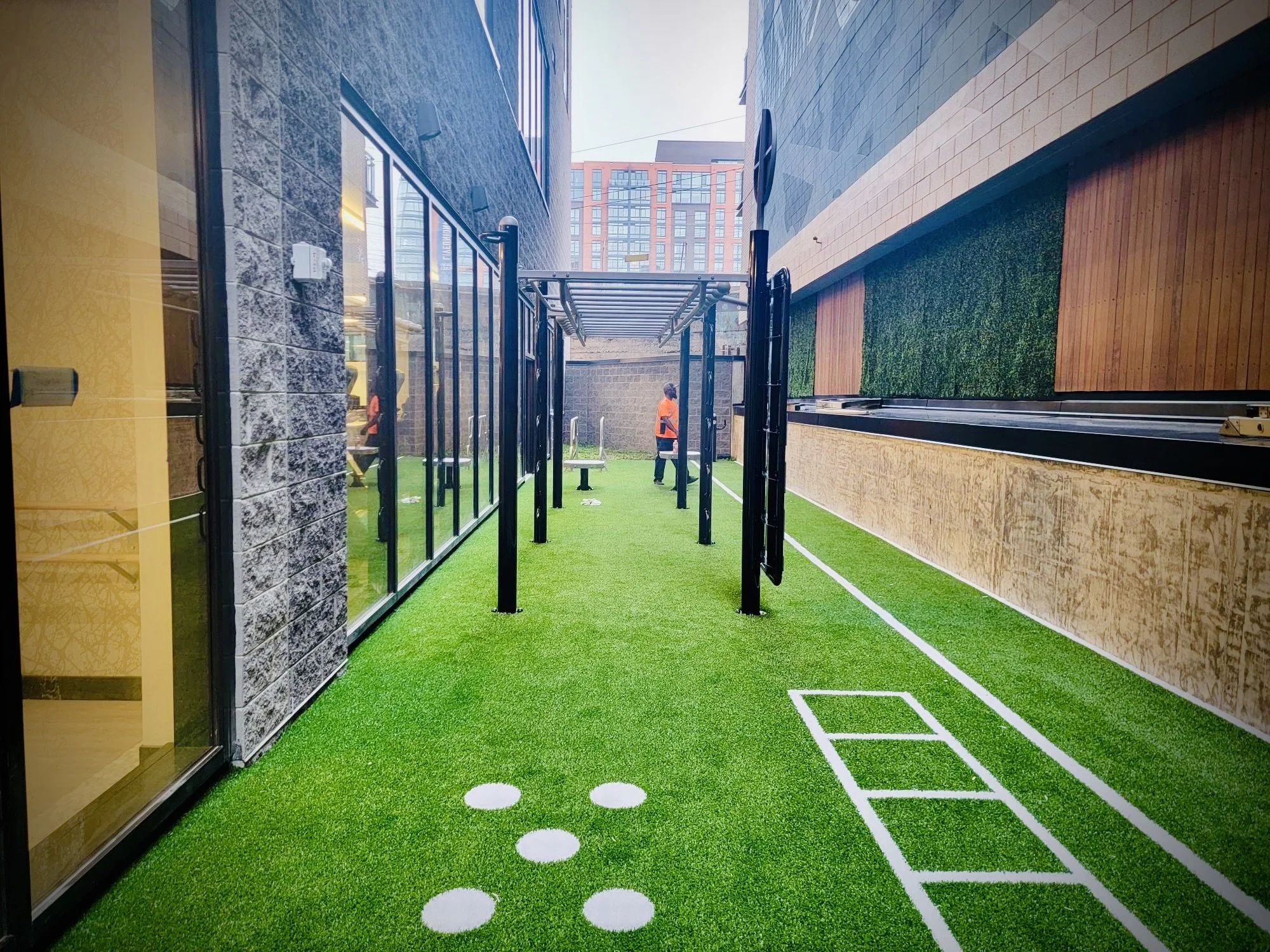 Stay Fit – Anywhere, Anytime With MoveStrong Outdoor Hotel Gym