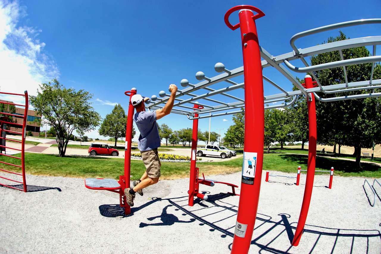 MoveStrong outdoor fitness station equipment