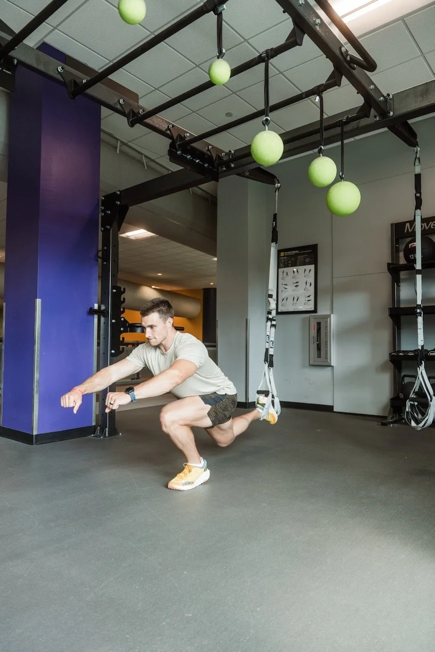 Suspension training single leg squat elevate trainer