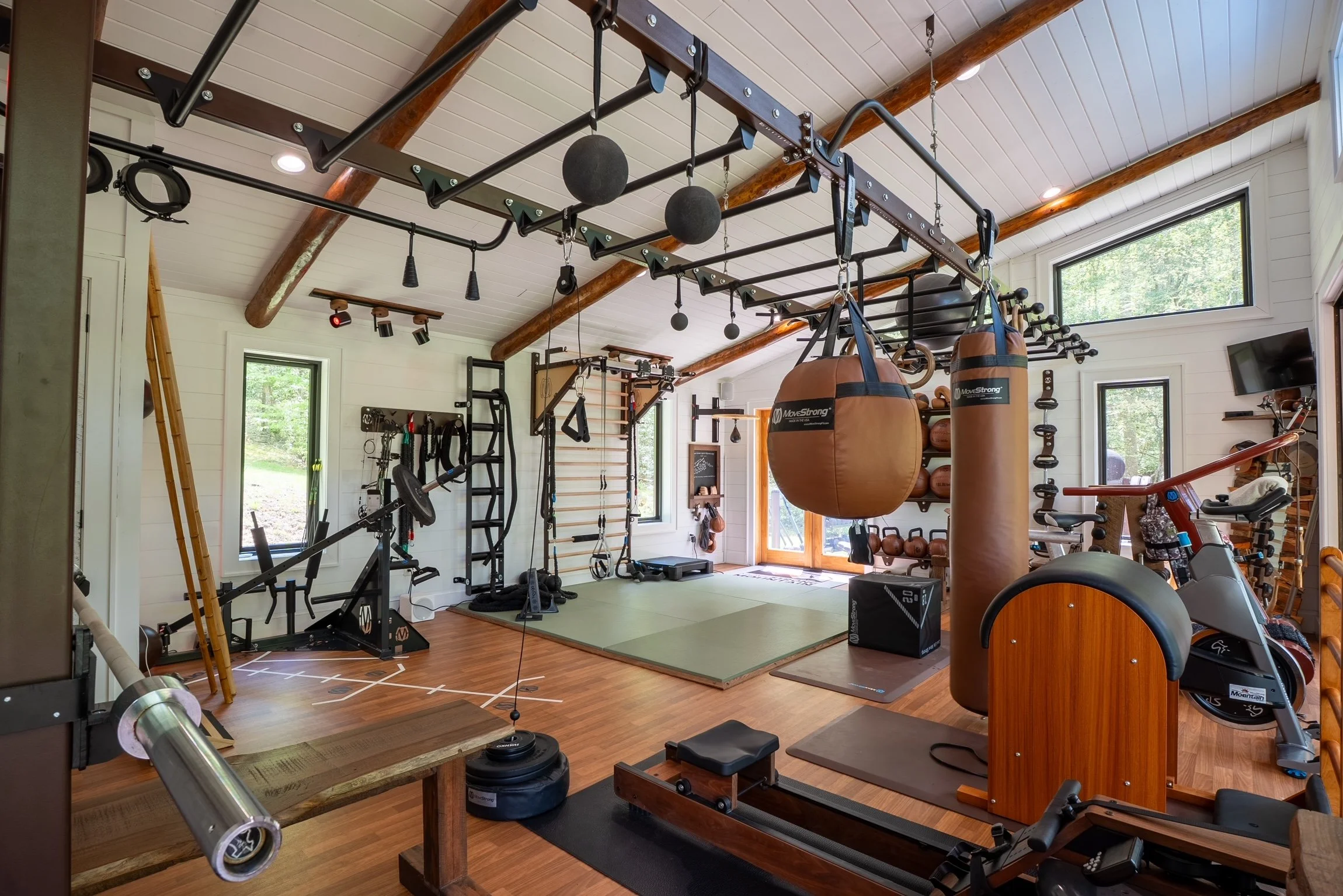 Mountain Retreat: Indoor Gym - Nova Bridge