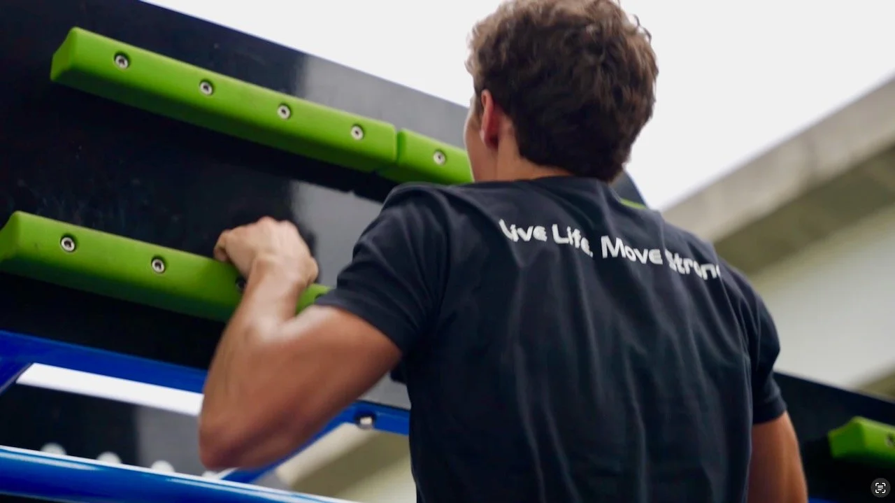 Clif-hanger-grip-pullup-obstcale-movestrong