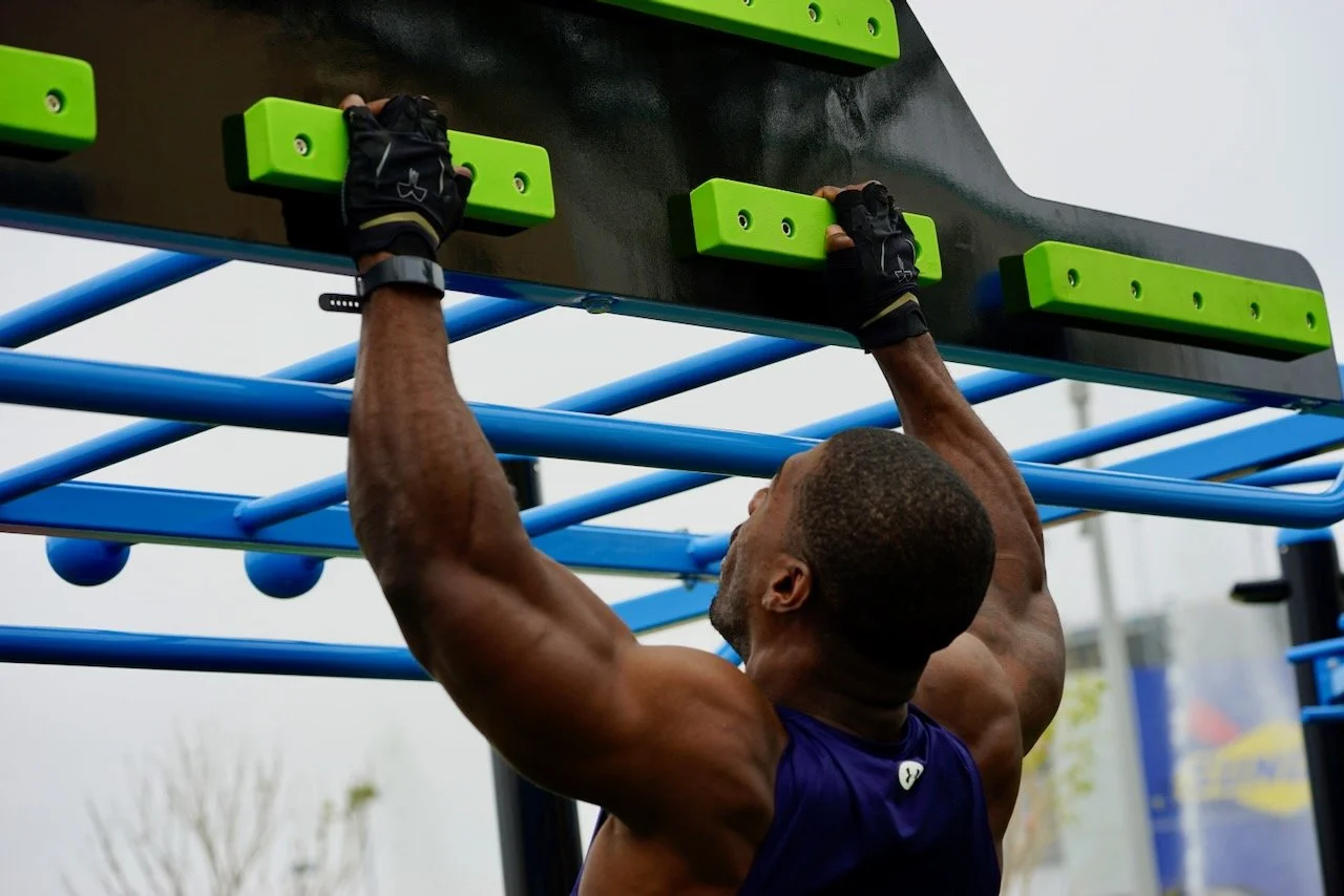 Cliff hanger-grip-pull-up muscle-strength-outdoor