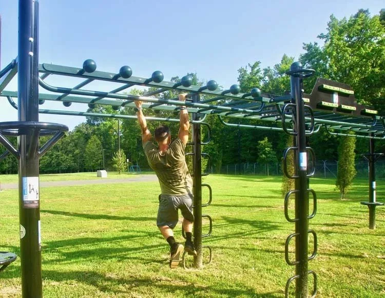 Military monkey bars