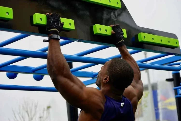Cliff hanger obstacle