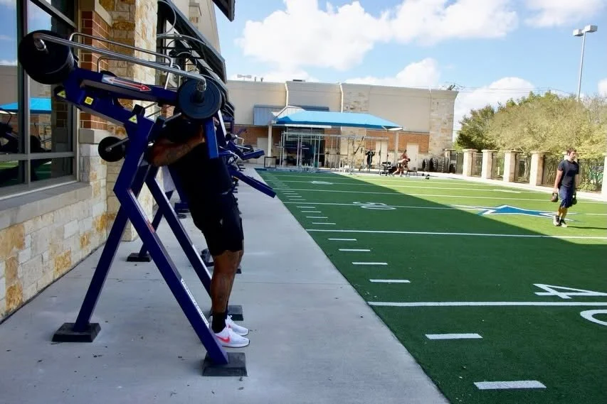 Cowboys Fit - Chest Press Outdoor Loaded Plate Strength Circuit