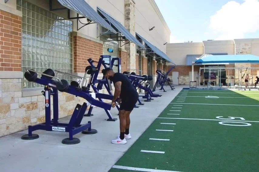 Elevating Outdoor Fitness at Cowboys Fit with MoveStrong PlateLoad Strength 