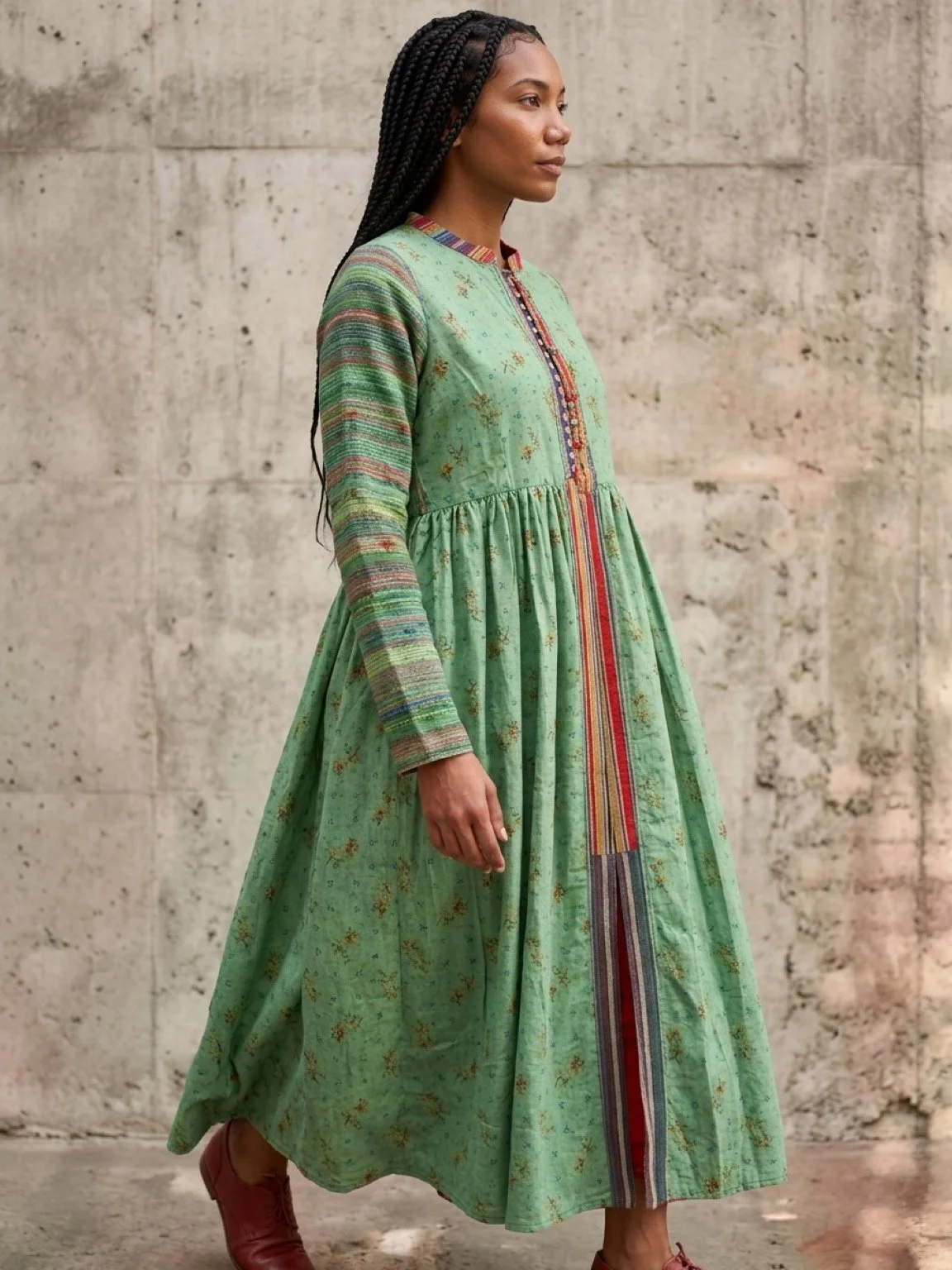 injiri aw26 silk coat walking.JPG