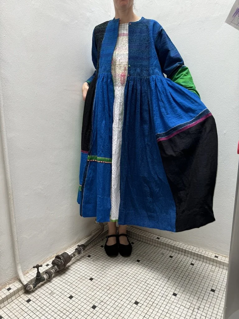 injiriaw24bluejacketwhitedress1.JPG