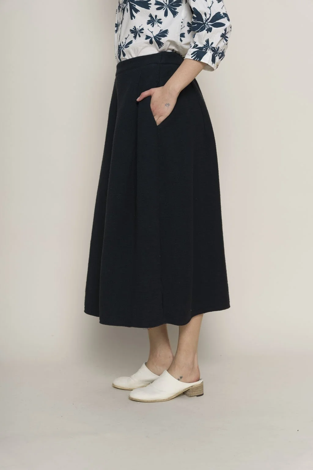 hannoh jordana skirt side.jpg