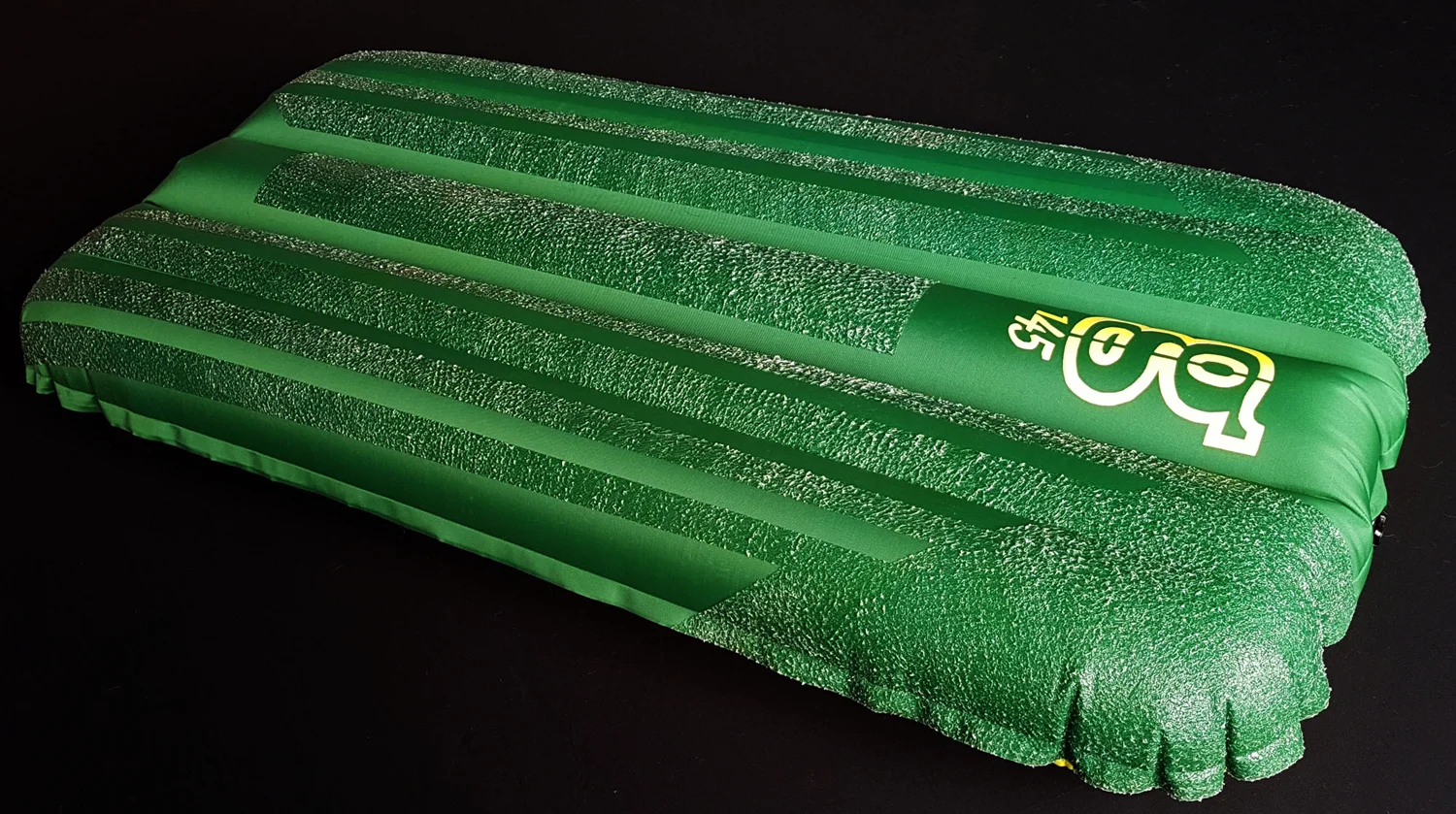 G-MAT RUBBER BUCKY Apart from having possibly the funnest name to say out loud of all the G-Mat range (I bet you just tried it too) the free-breathing Rubber Bucky is a contender for the Ute’s all-rounder crown. Developed in partnership with Santa Barbara mat-meister, Andrew Stephen Buck, this mat emphasises traditional high speed mat surfing, quickly finding a plane and favouring controlled drifts and subtle rail control, whilst still holding well enough on steep walls to get your fins out of the water and let loose. This three pontoon mat has slightly more volume and is a smidgen longer than the Ute giving a fuller feel. The I-beam positioning draws heavily from the Ubercat giving a deep concave and pronounced rail hook. The overall feel is very different though with a greater width to length ratio and slightly enhanced bottom contours. 200/70 Configuration is recommended given the extra volume, but Can be built as 70/70 for those seeking the extra sensitivity.