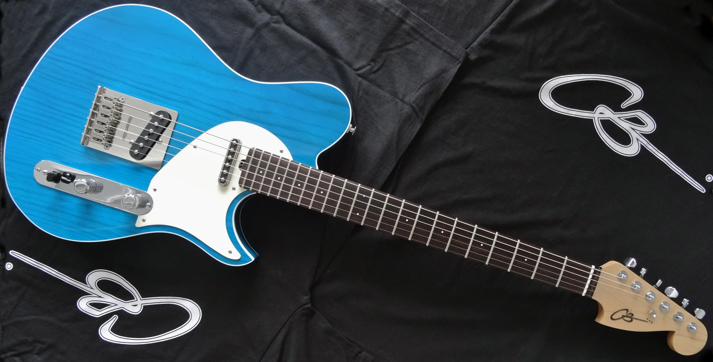 This Speedster has a Surfmaster headstock
