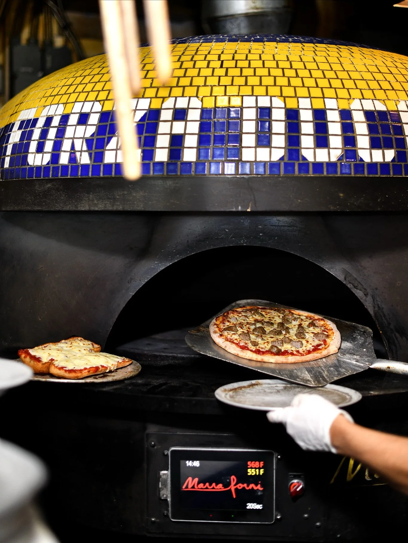 We always have some fresh Italian flavors coming out of the brick oven 🔥🍕 Come get a taste tonight!
#pizzeria #foodies #Italianfood #Italianeats #bostonfood #bostoneats #foodstagram #eatlocal