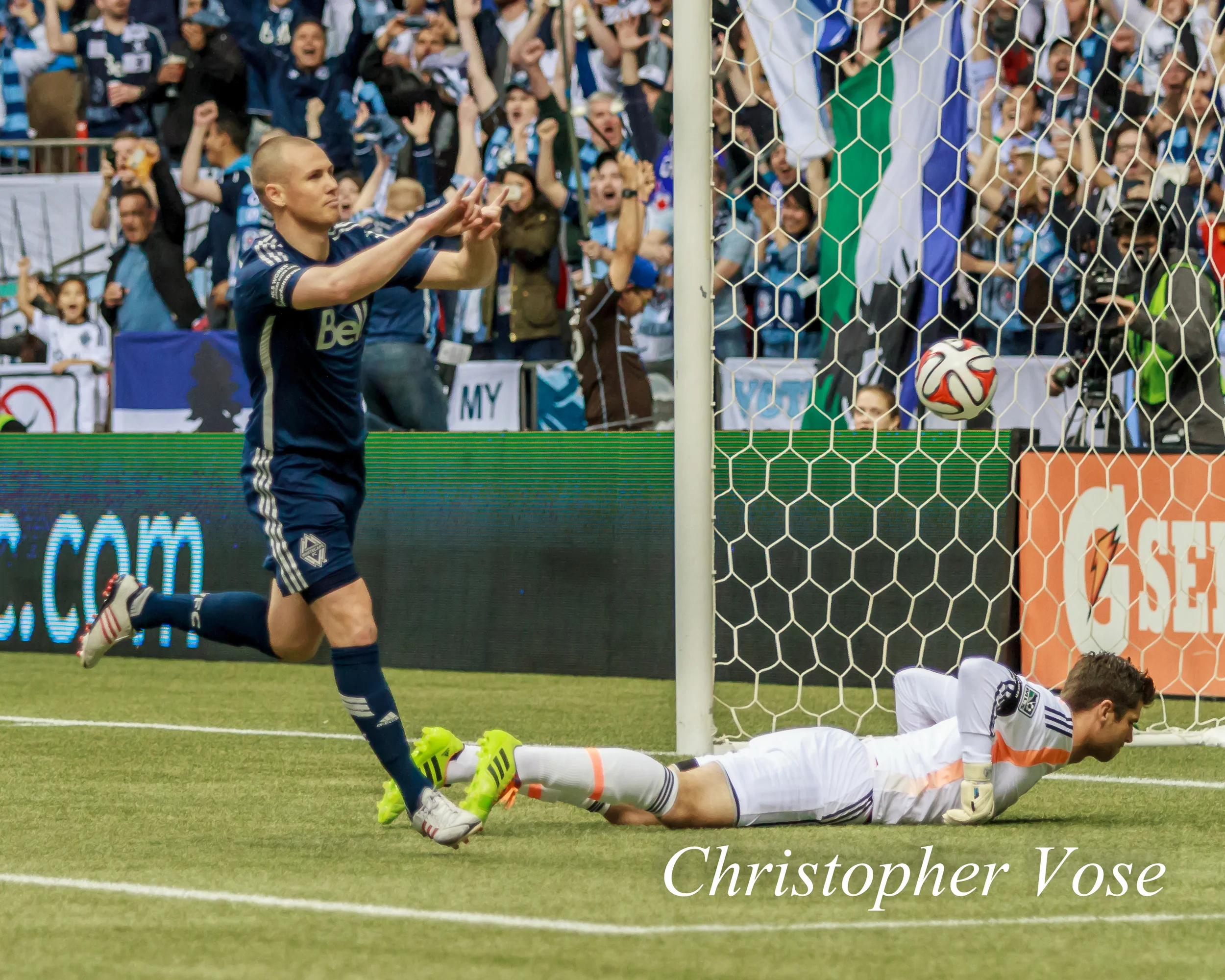 2014-03-29 Kenny Miller Goal Celebration 1.jpg