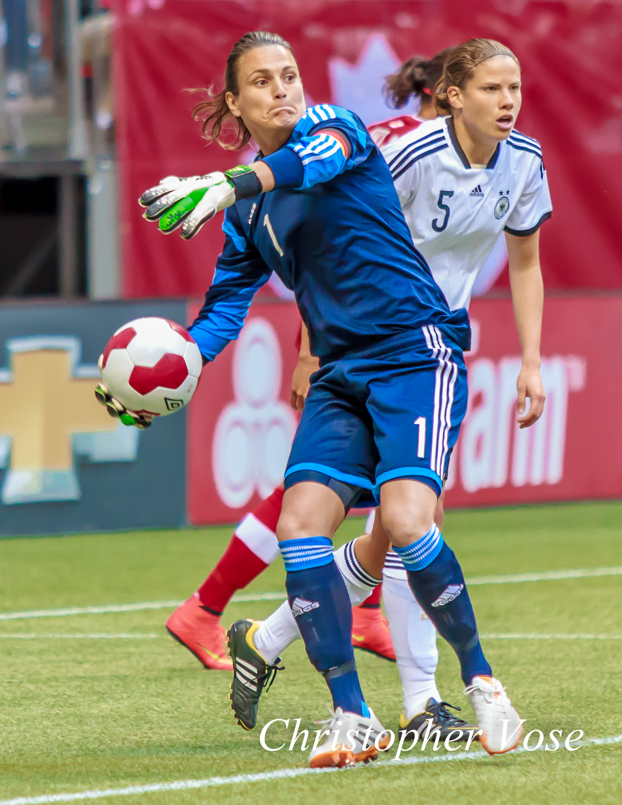 2014-06-18 Nadine Angerer and Annike Krahn.jpg