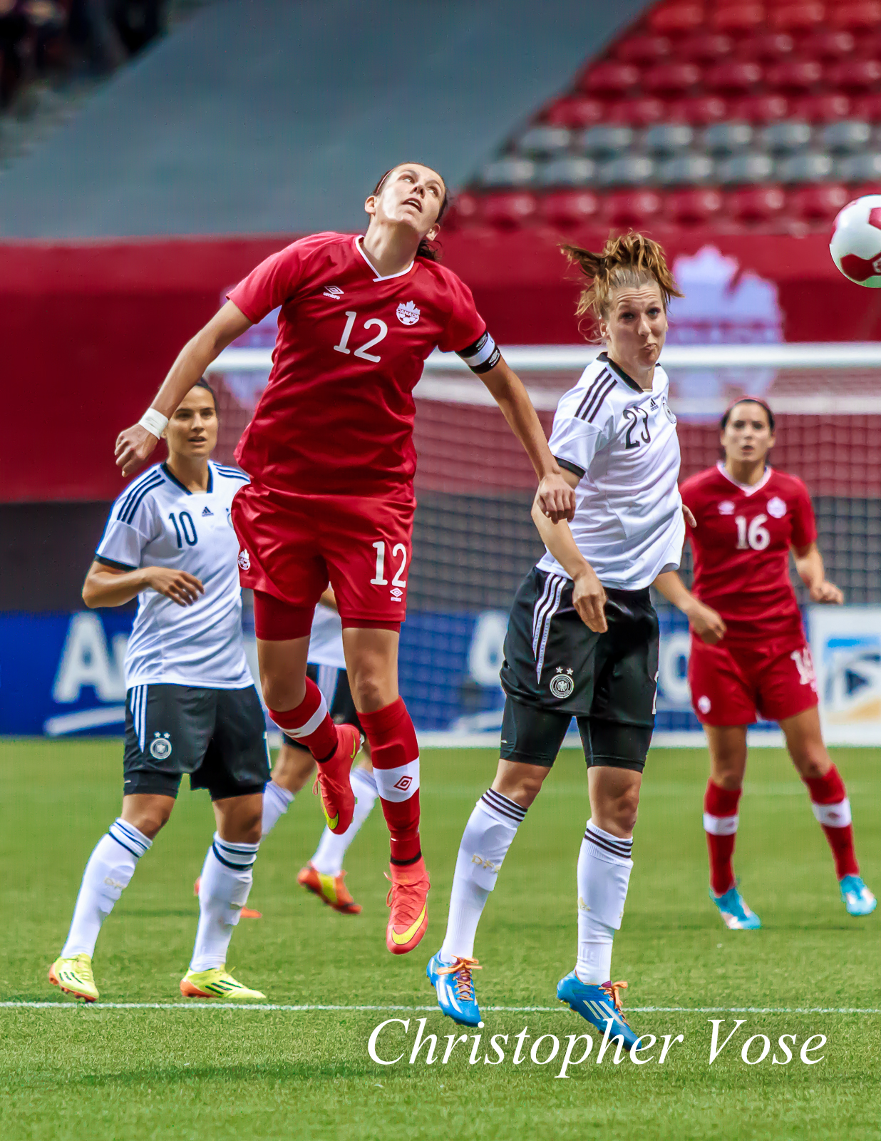 2014-06-18 Christine Sinclair and Verena Faißt.jpg