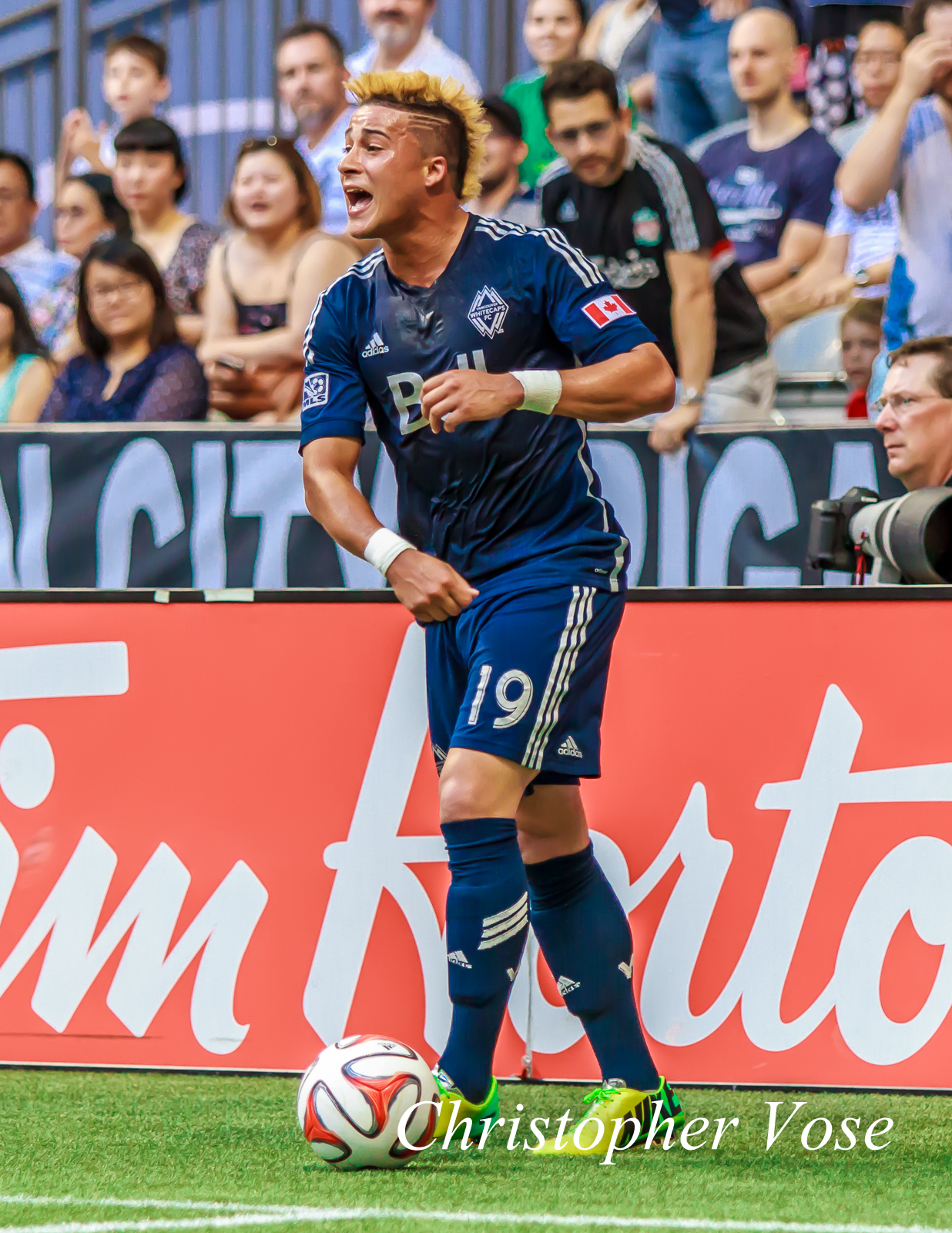 Eric Hurtado complains after referee Armando Villarreal signals for a goal kick instead of a corner.