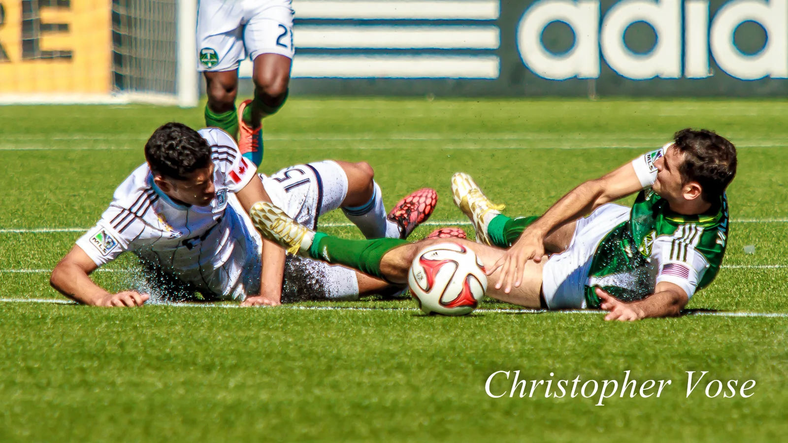2014-09-20 Matías Laba and Diego Valeri.jpg