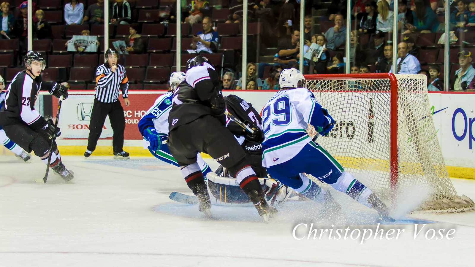 2014-10-03 Vancouver Giants v Swift Current Broncos.jpg