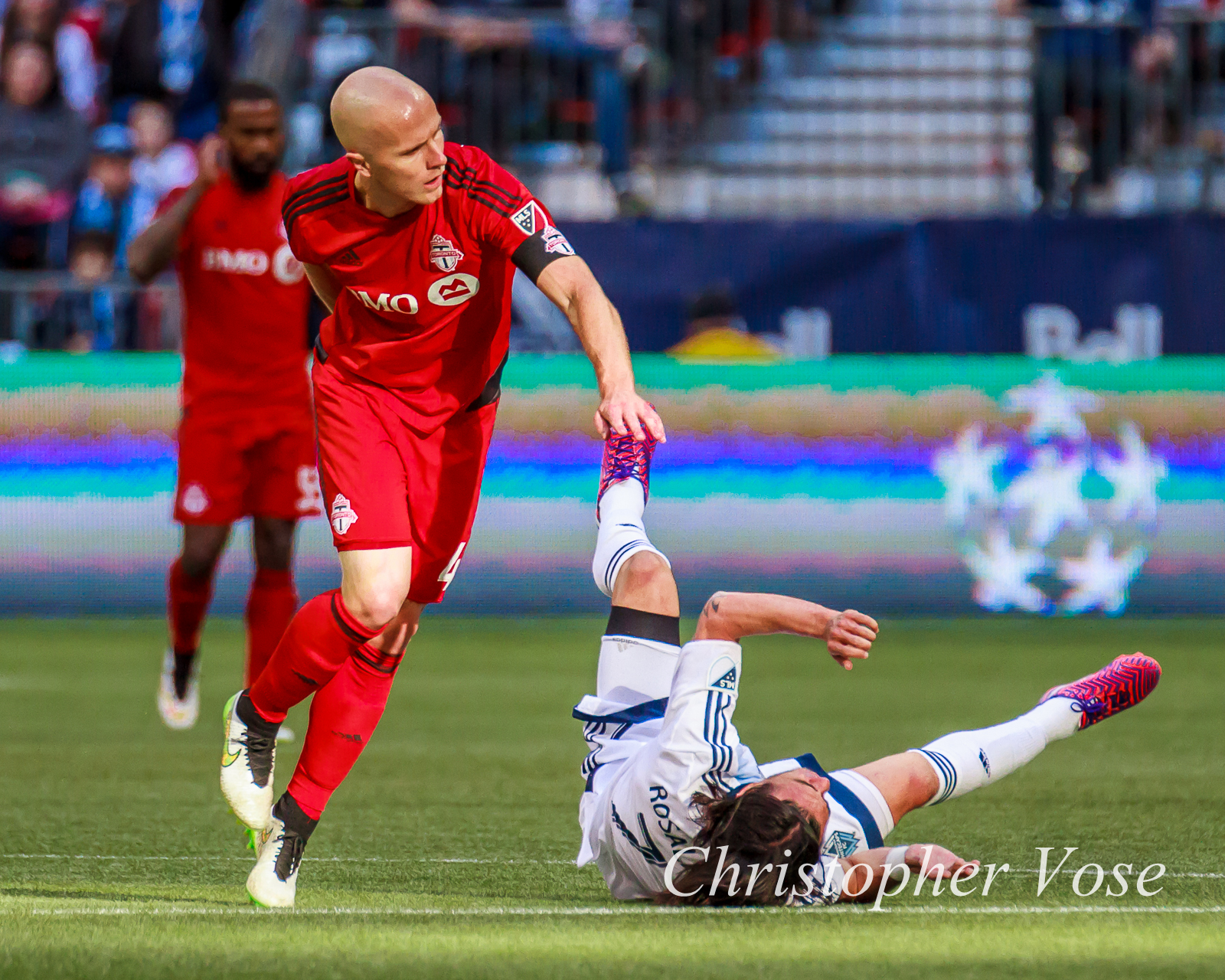 2015-03-07 Michael Bradley and Mauro Rosales.jpg