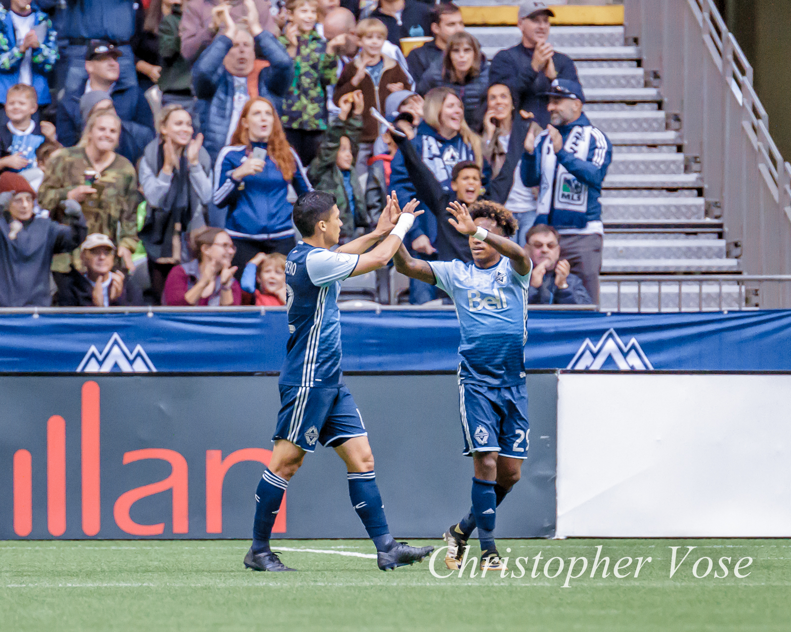 2017-10-15 Yordy Reyna Goal Celebration.jpg