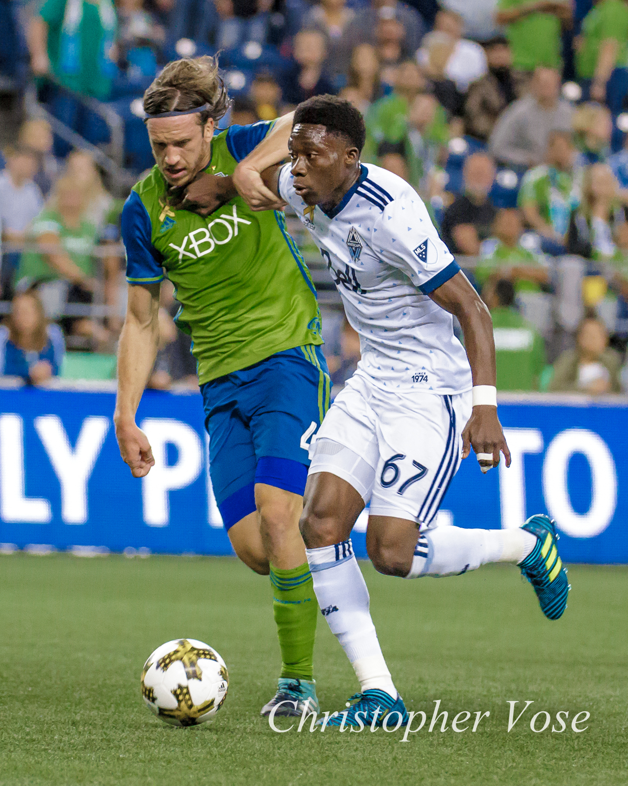 2017-09-27 Gustav Svensson and Alphonso Davies.jpg