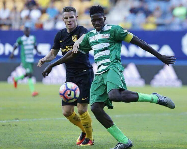 Jamiu Alimi captaining the NPFL All-Stars against Atlético Madrid